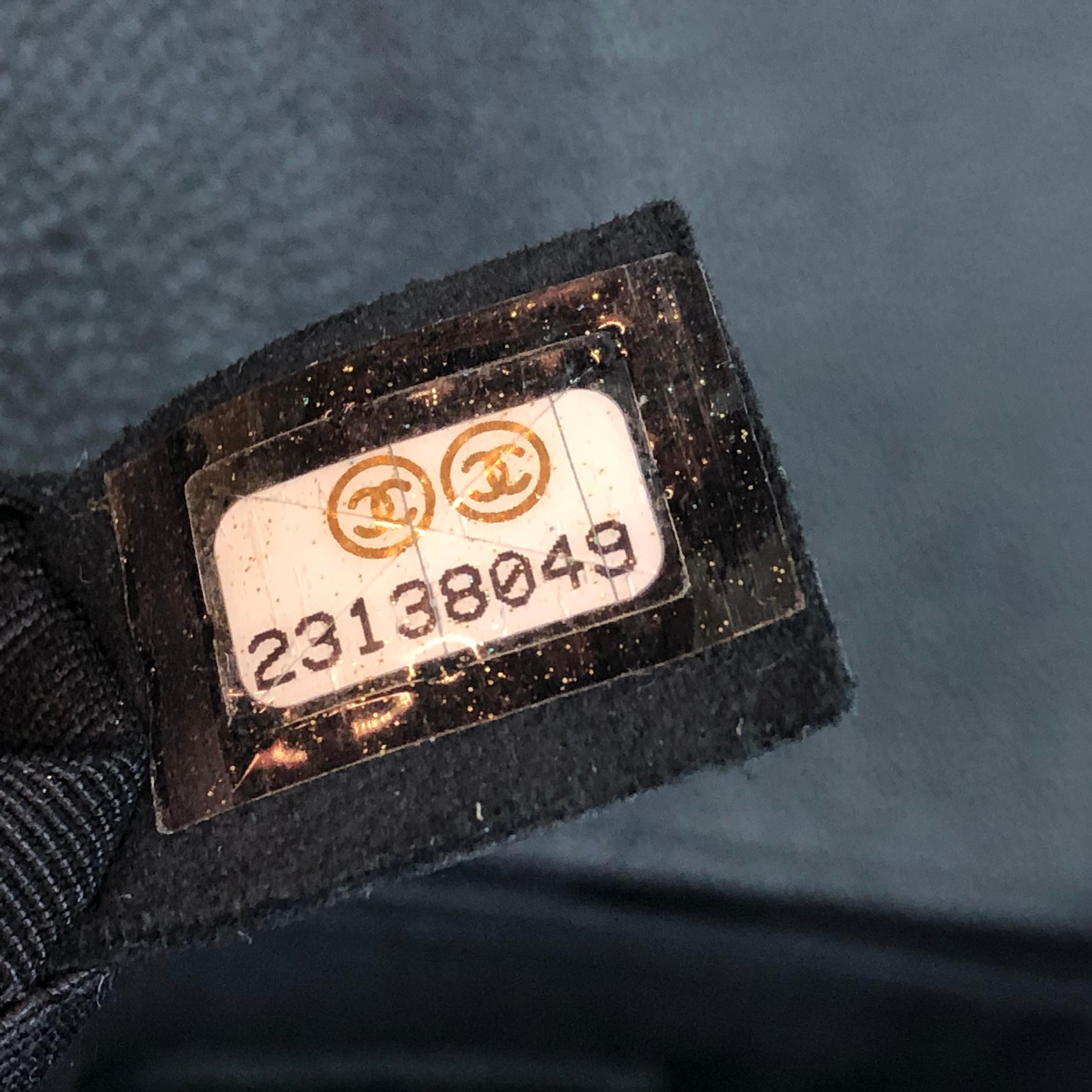 Chanel Boy Flap Bag Quilted Caviar Old Medium 3