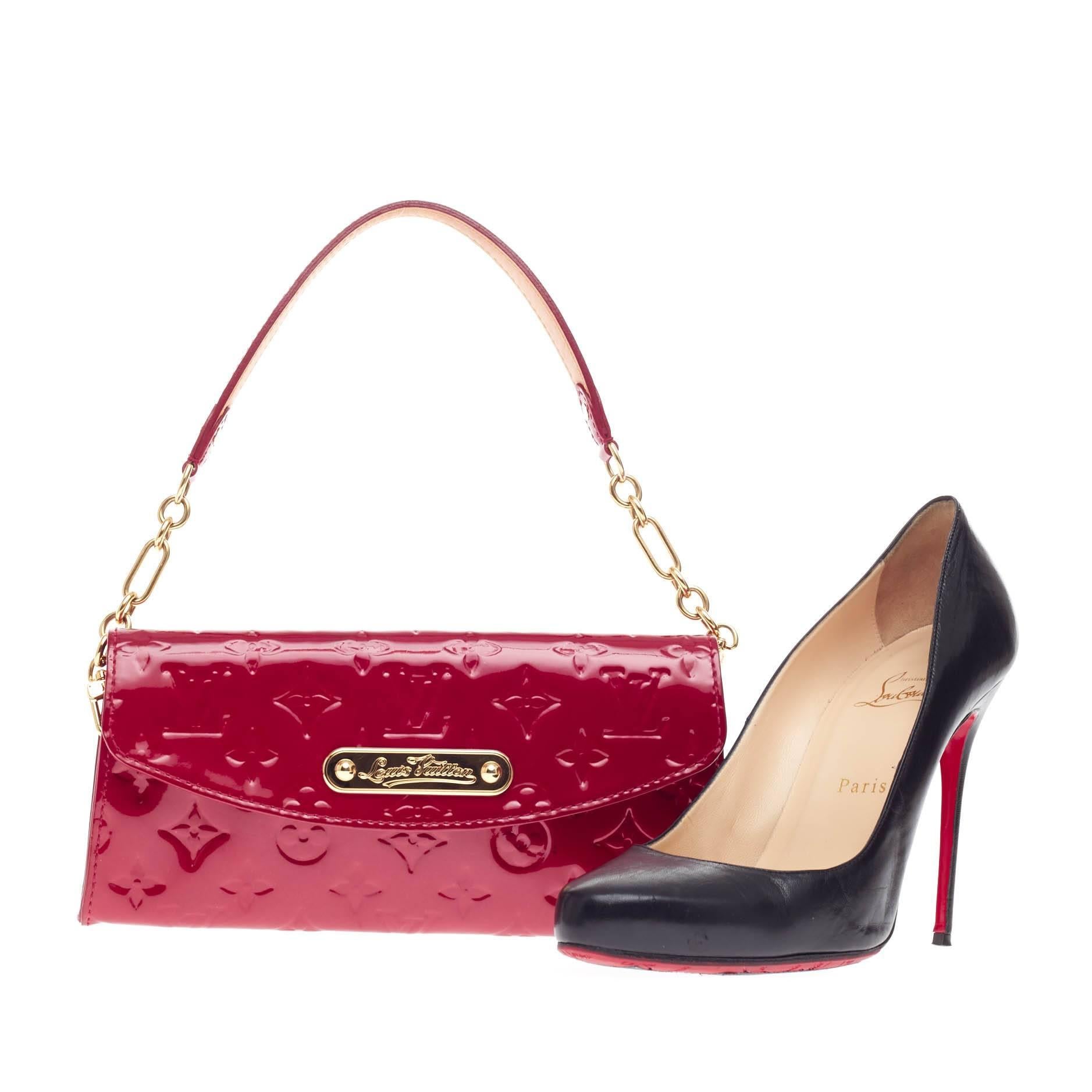 This authentic Louis Vuitton Sunset Boulevard Clutch Monogram Vernis is perfect for night outs. Crafted in stunning pomme d'amour red embossed monogram vernis, this clutch is accented with gold-tone hardware and removable chain link leather strap