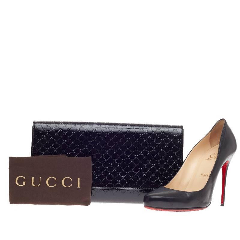 This authentic Gucci Broadway Clutch Patent Microguccissima Leather Medium serves as an sleek everyday accessory as well as an elegant evening bag. Crafted in black patent leather in Gucci’s signature embossed microguccissima print, this clutch
