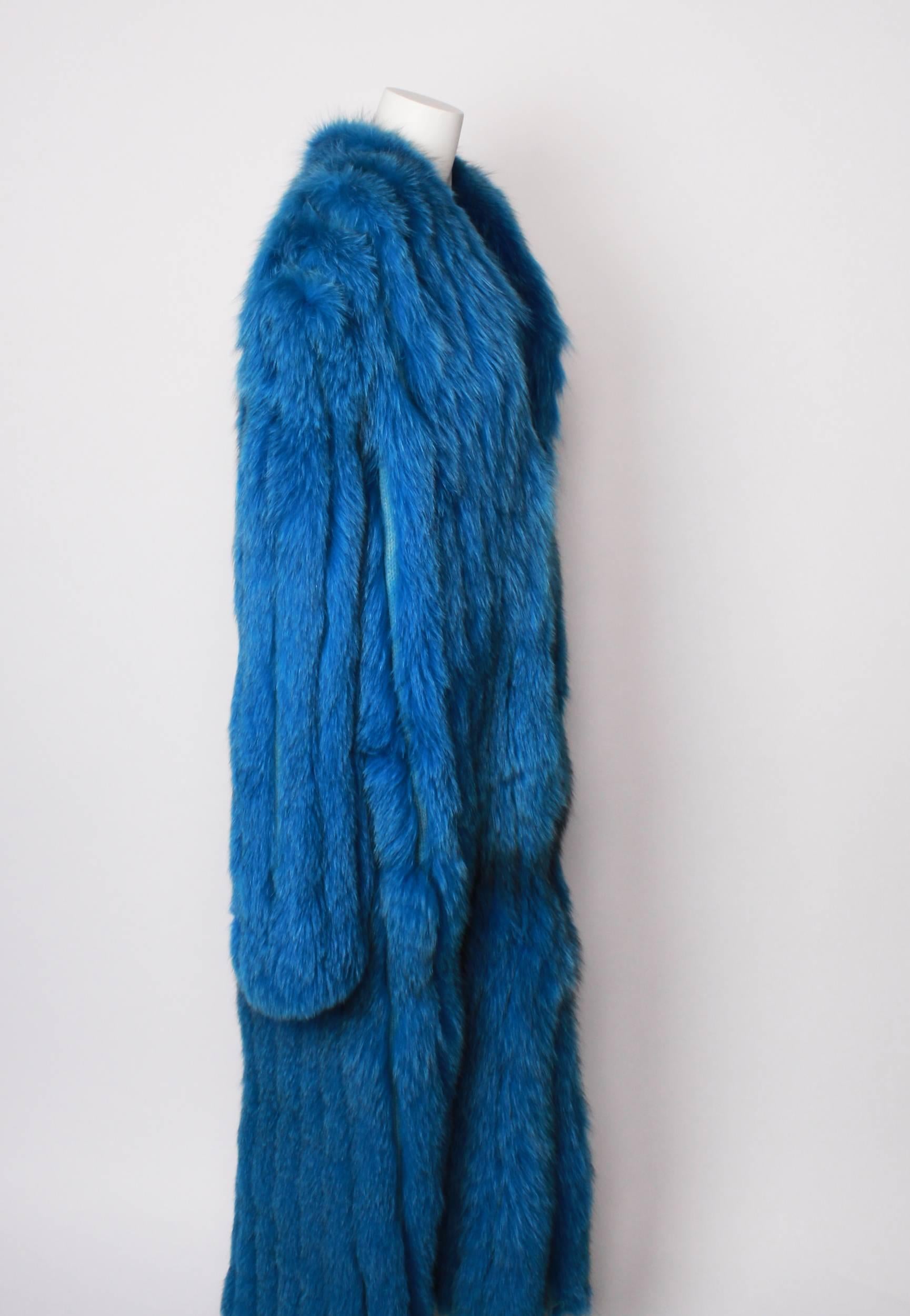 VINICIO PAJERO Full length turquoise blue ribbed fox fur coat. 
Luxurious and soft fox fur is craft-fully joined with contrast pale blue knitted panels. 
