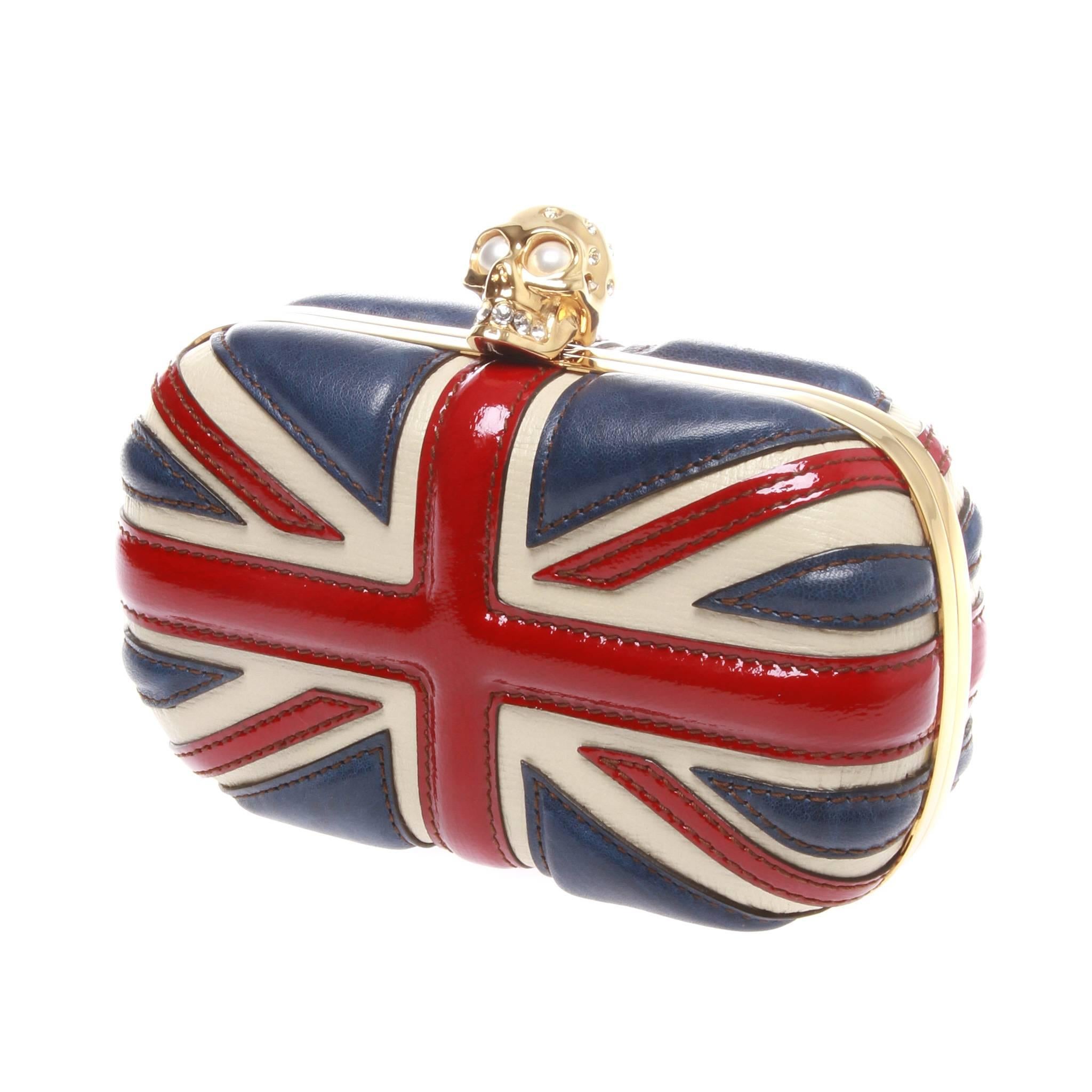 	
ALEXANDER MCQUEEN Red Patent Leather Britannia Skull Box Clutch
Bold and iconic!
An exceptional britannia skull box clutch by ALEXANDER MCQUEEN.
It features a smooth leather in red, white and blue, this structured Union Jack box clutch is