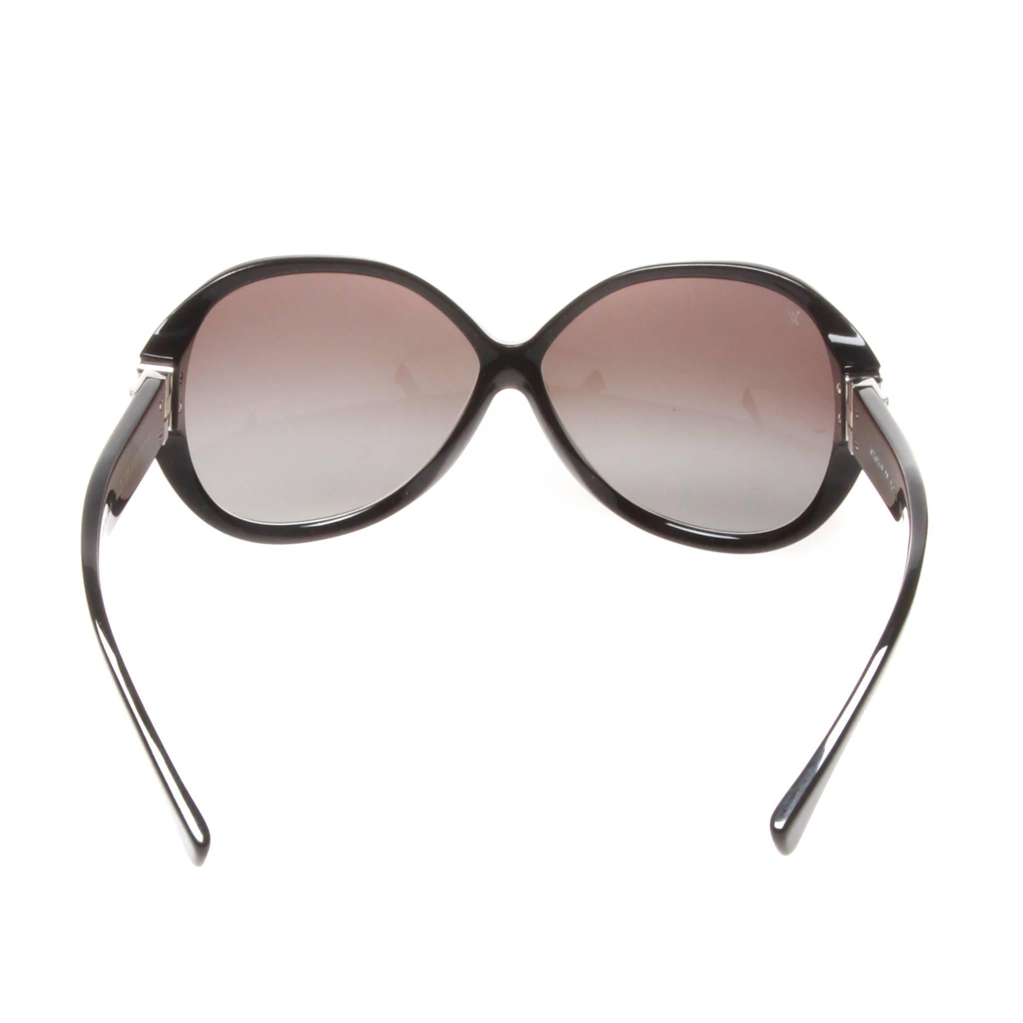 Gray Louis Vuitton Soupçon Oversized Sunglasses