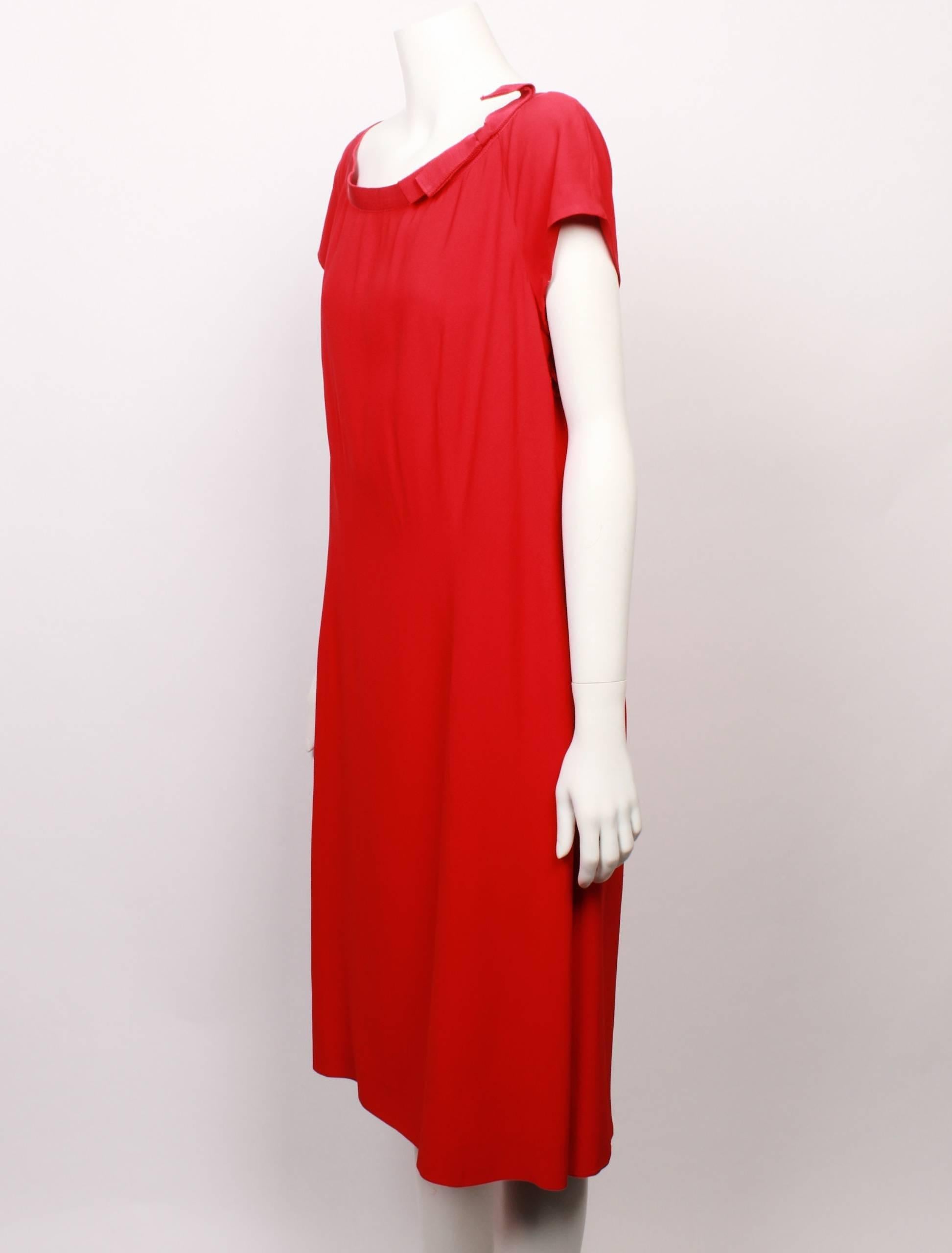 Moschino Red Shift Dress with Bow Detail In Good Condition In Melbourne, Victoria