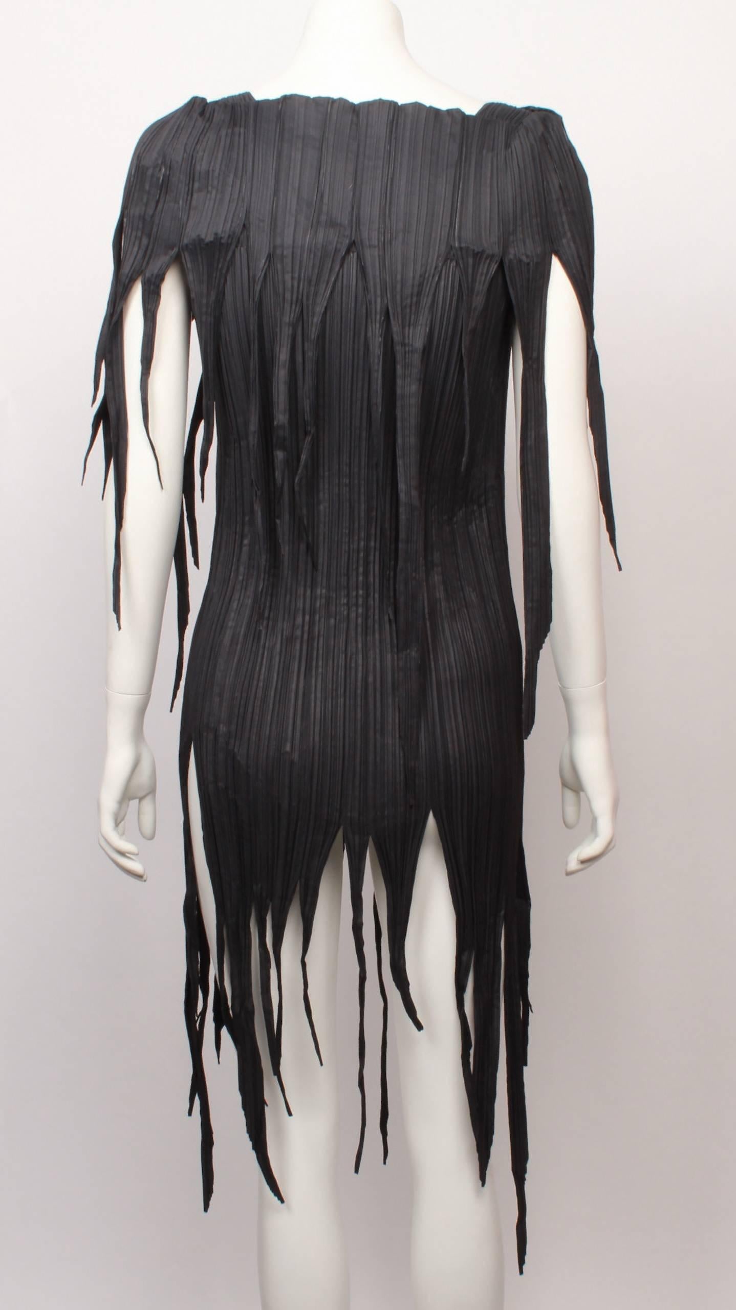 Issey Miyake Dark Olive Grey Fringed  Stretch Pleated Top Size 2, 1990s  In Good Condition In Melbourne, Victoria