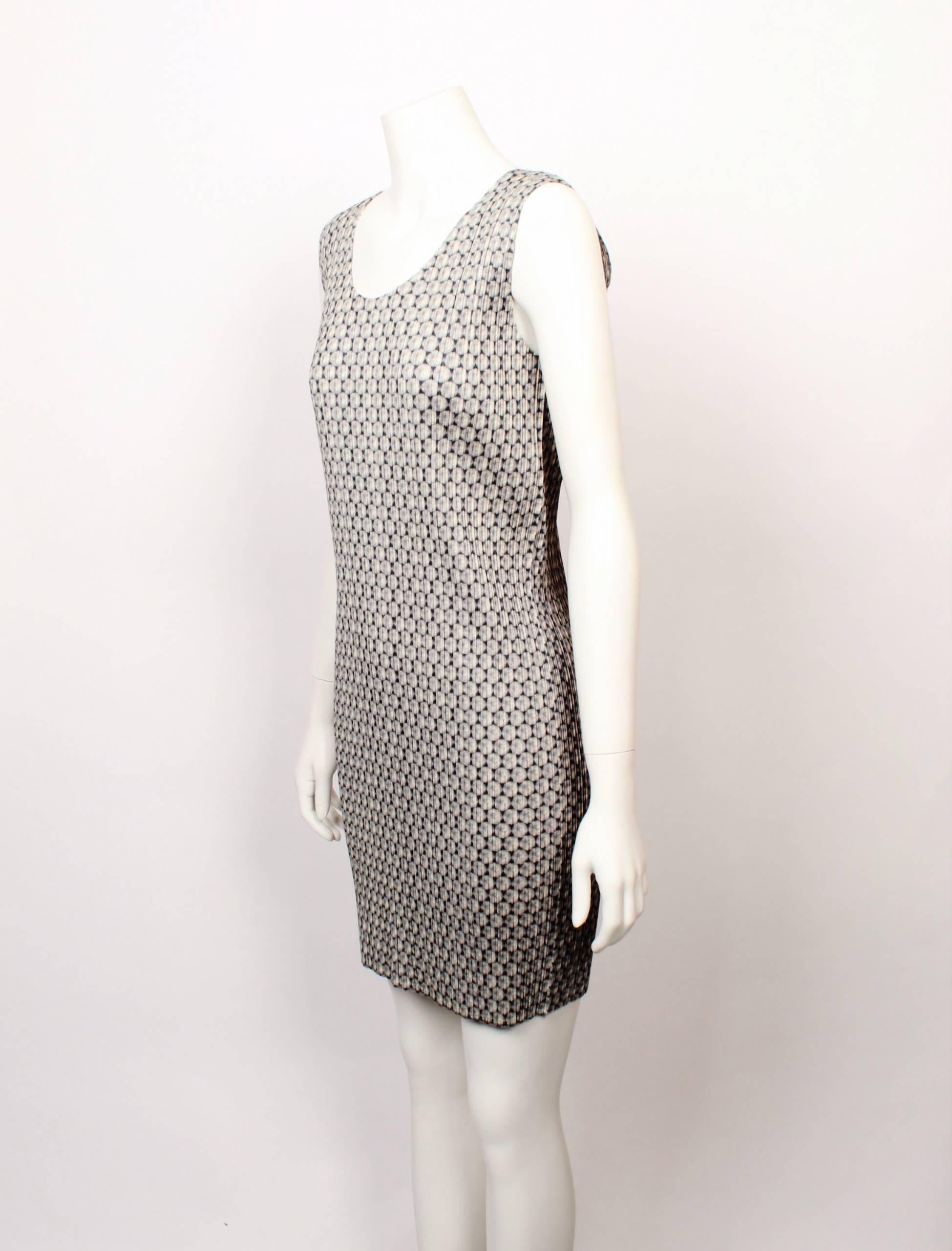 Classic yet always contemporary, 1990s Issey Miyake knee length sleeveless tank shift dress in iconic Issey Miyake pleats. Fabric features spotted pattern in multi grey tones. 

Fabric is stretchy and measurements are with garment flat and