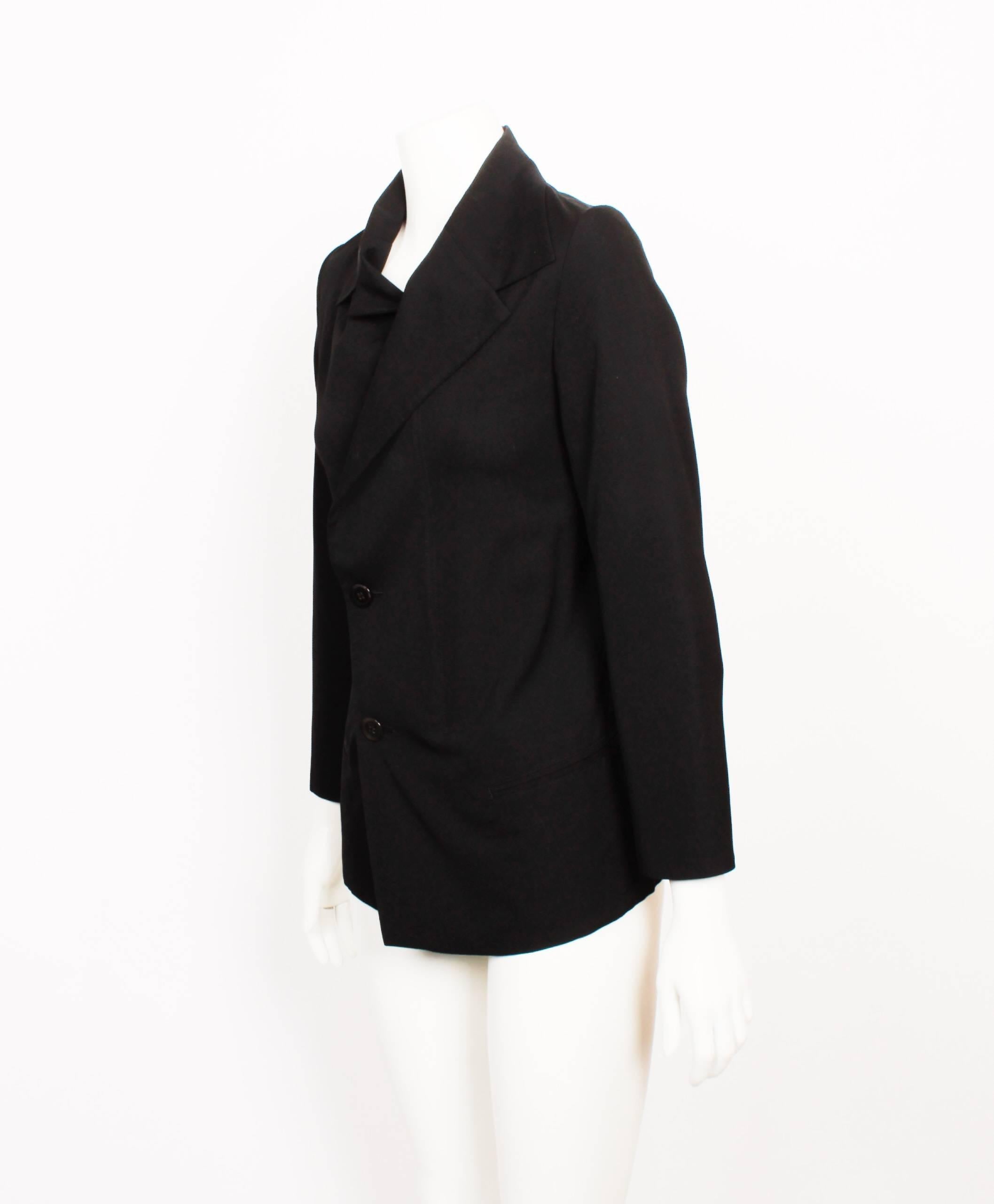 FINAL SALE

-Zip Jacket
-Two button detail

A master of draping, deconstruction and the avant-garde, the Japanese designer Yohji Yamamoto and his dark, over-sized aesthetic occupy a unique position in fashion. The hugely influential outsider has