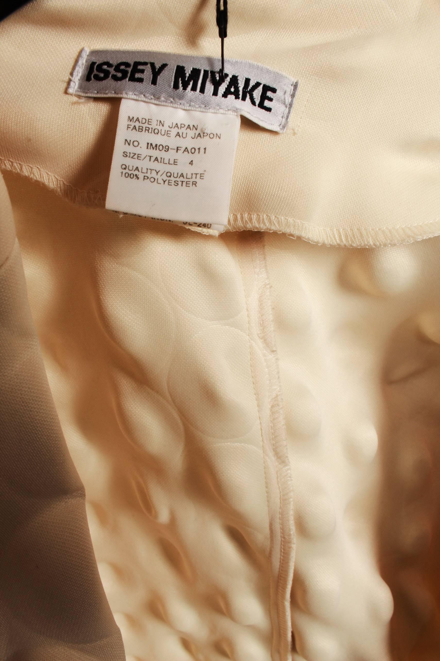 Issey Miyake Cream Egg Carton Long Coat Fall / Winter 2000 Collection In Good Condition In Melbourne, Victoria