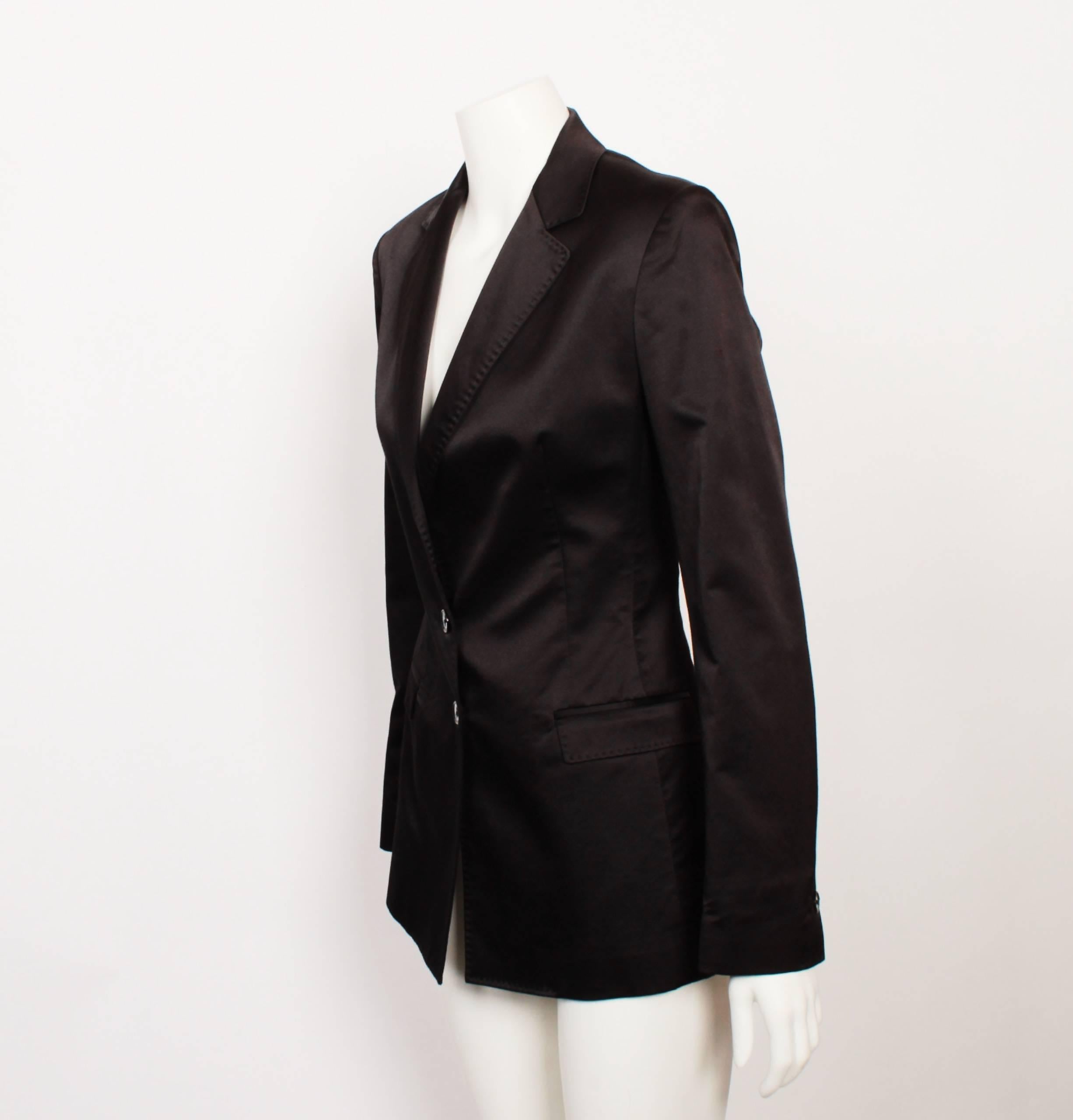 FINAL SALE

Ready to wear Black Tailored Versus Blazer.
Versus is the diffusion label of Italian luxury fashion house Versace.
Originating in 1989. 

Size 42

