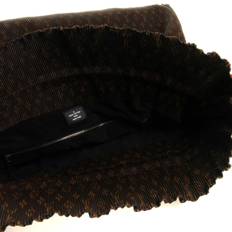 Louis Vuitton Pleated Monogram Explorer GM Bag at 1stDibs  louis vuitton  pleated bag, louis vuitton pleated explorer bag, louis vuitton tote explorer