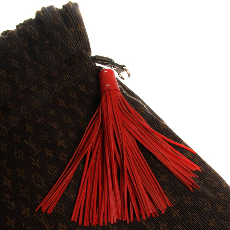 Louis Vuitton Explorer Shoulder Bag Pleated Monogram Canvas GM at 1stDibs