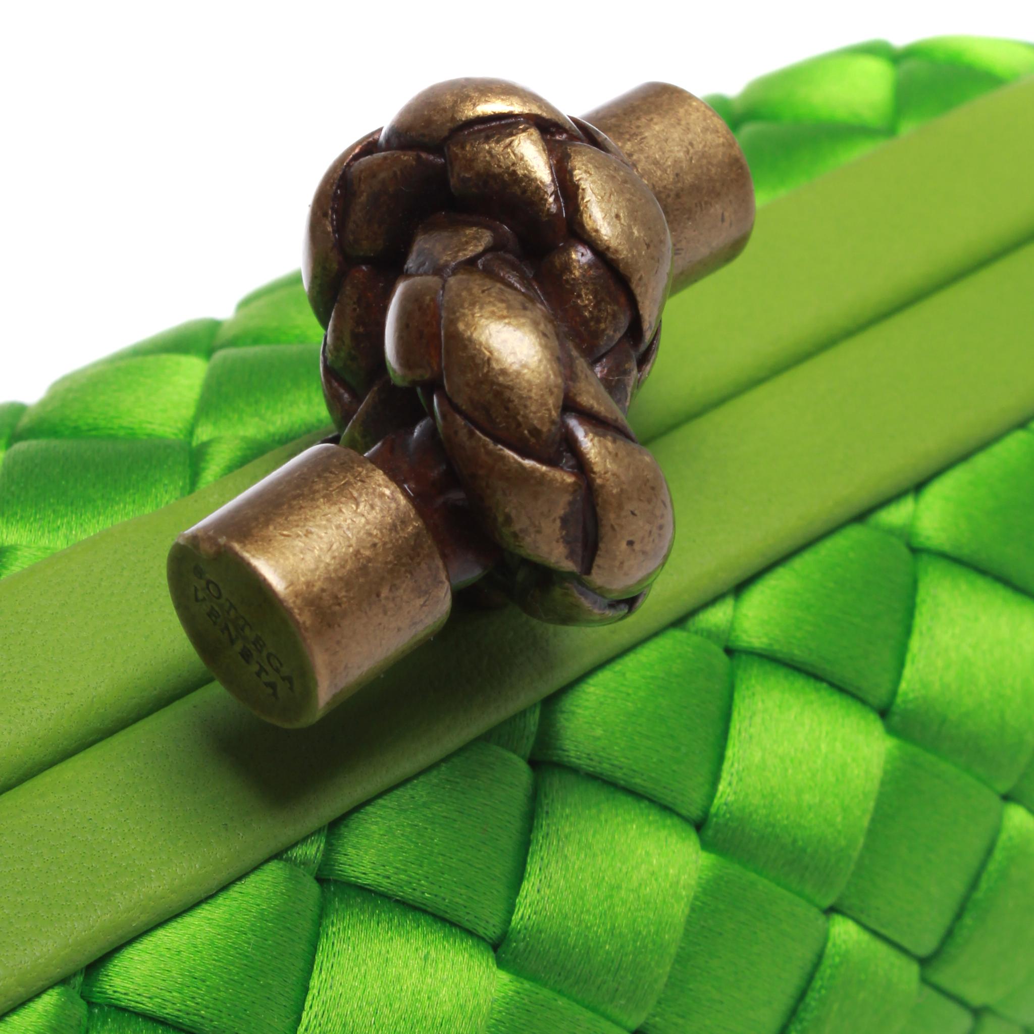 bottega veneta green clutch