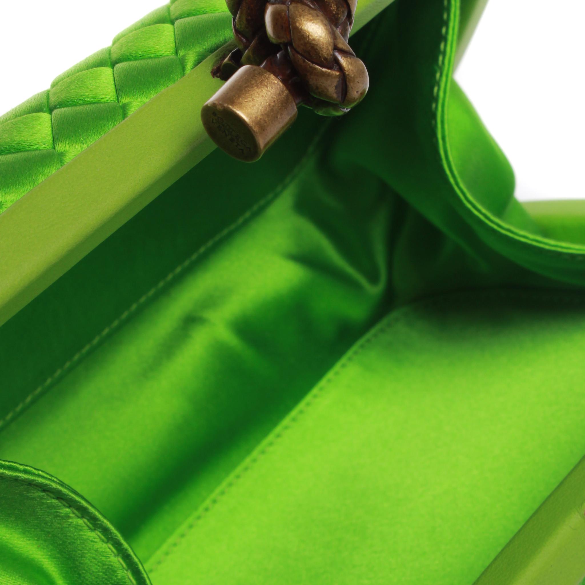 Green Bottega Veneta knot clutch in apple green