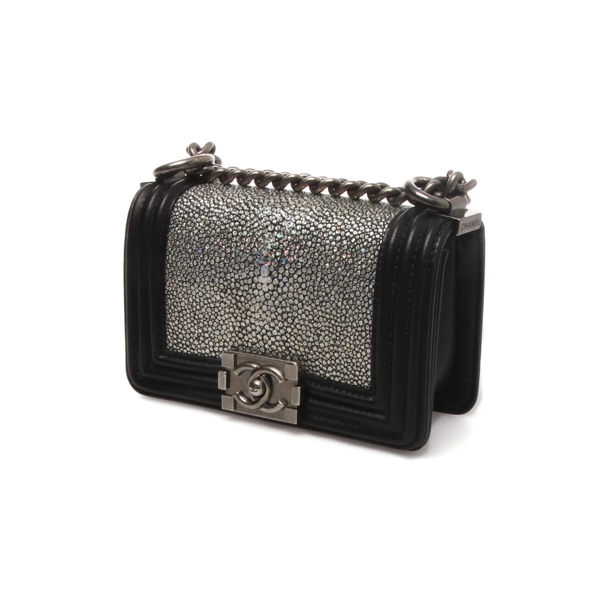 This limited edition Mini Boy bag is exceptional in metallic silver stingray, accented by black lambskin leather and aged ruthenium hardware.
The bag has a full front flap with the Boy Chanel signature CC push lock closure and aged ruthenium chain