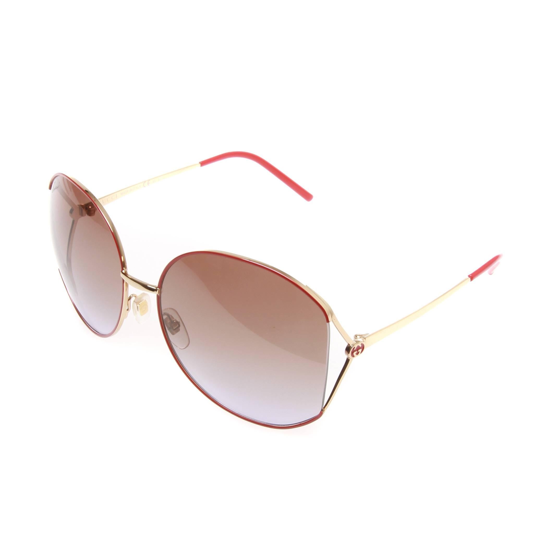 Fine gold-tone framed Gucci oversized glasses in the GG4208/S style. Red accents and grey gradient lenses. Features the interlocked GG logo at either temple. 

Excellent condition. Comes with authentic case.