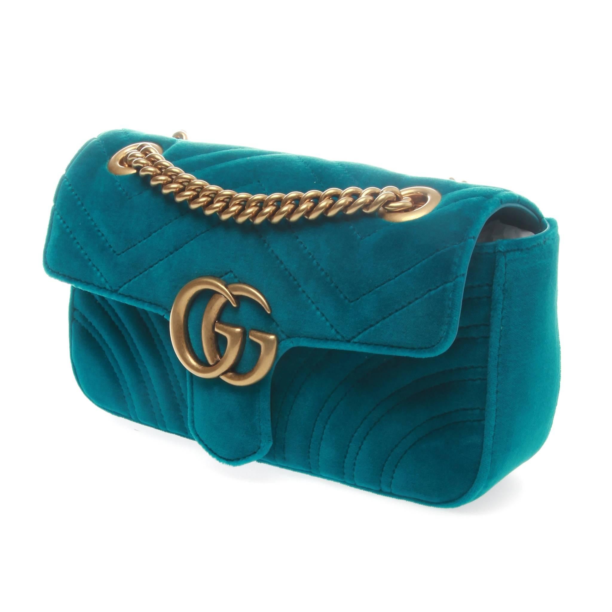Gucci GG Marmont Petrol Blue Chevron Velvet Shoulder Bag

The small GG Marmont chain shoulder bag has a softly structured shape and an oversized flap closure with Double G hardware.The sliding chain strap can be worn multiple ways, changing between