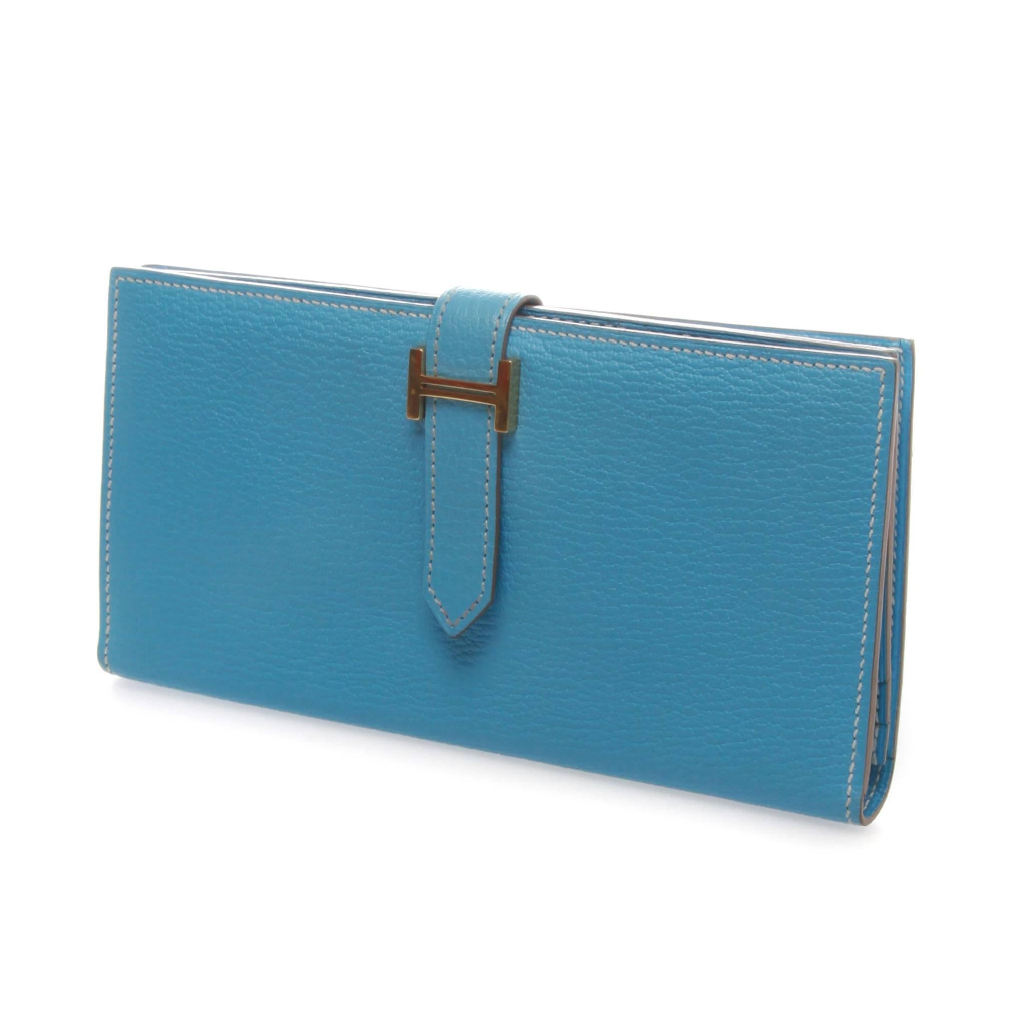 An exceptional Hermès Béarn Ladies Wallet.

A Soufflet wallet in blue paradise Epsom calfskin, gold palladium-plated H tab & leather strap closure, 
1 change purse with zipper, 5 credit card slots, 3 additional pockets, soufflet/gusset for notes