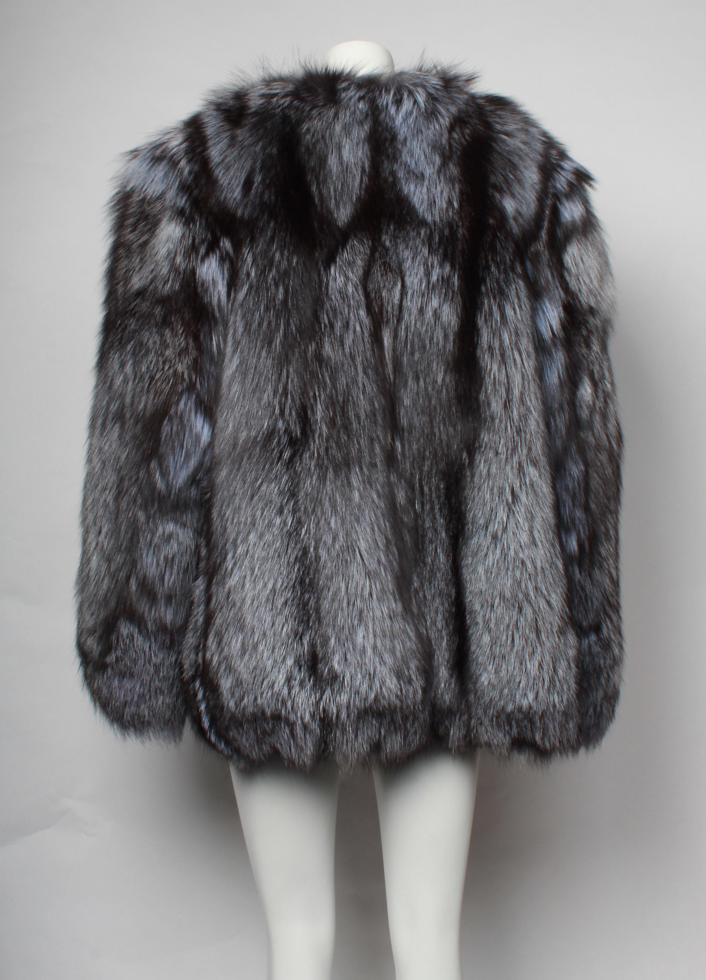 Silver Lilac Fox Fur In Good Condition In Melbourne, Victoria