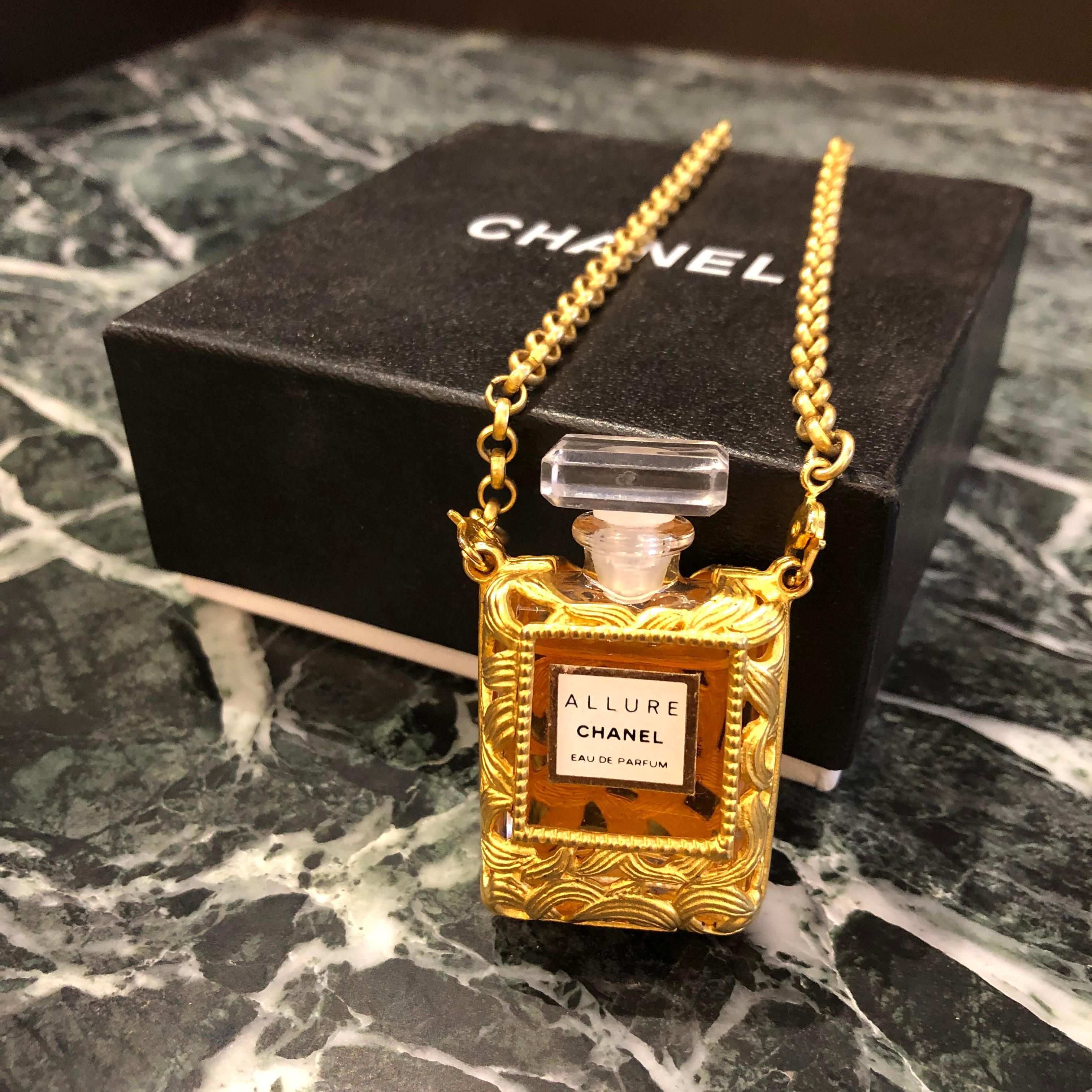 chanel perfume necklace