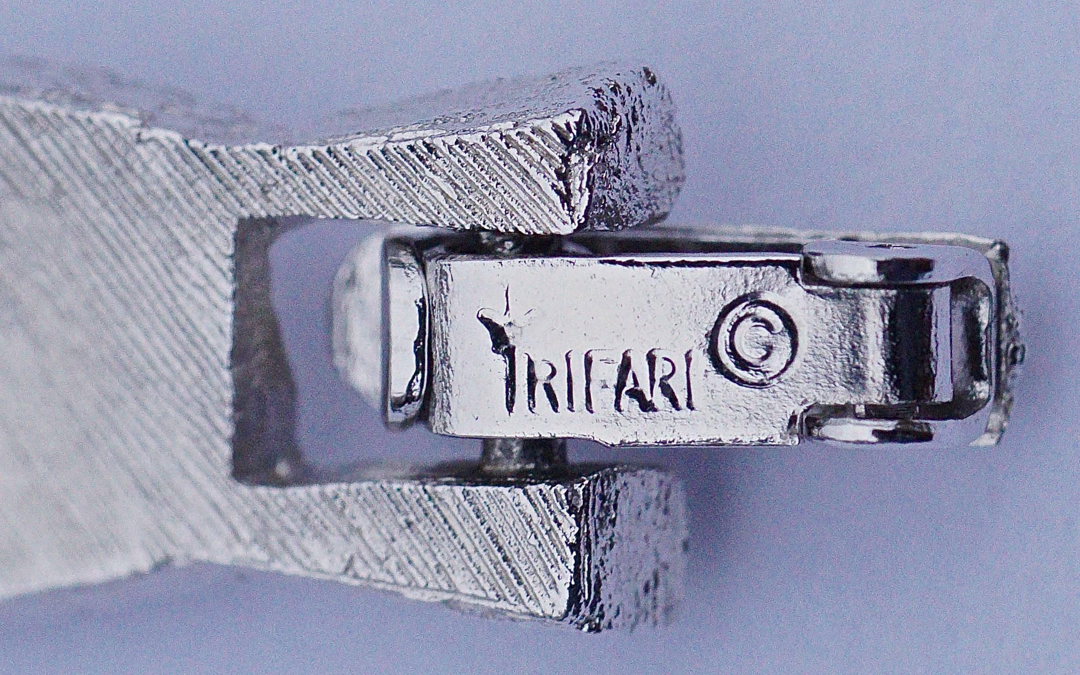 Trifari Silver Plated April Birthday Diamond Rhinestone Ribbon Bracelet In Good Condition In London, GB
