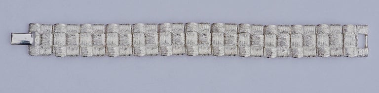 Women's or Men's Napier Vintage Silver Tone Textured Weave Link Bracelet For Sale