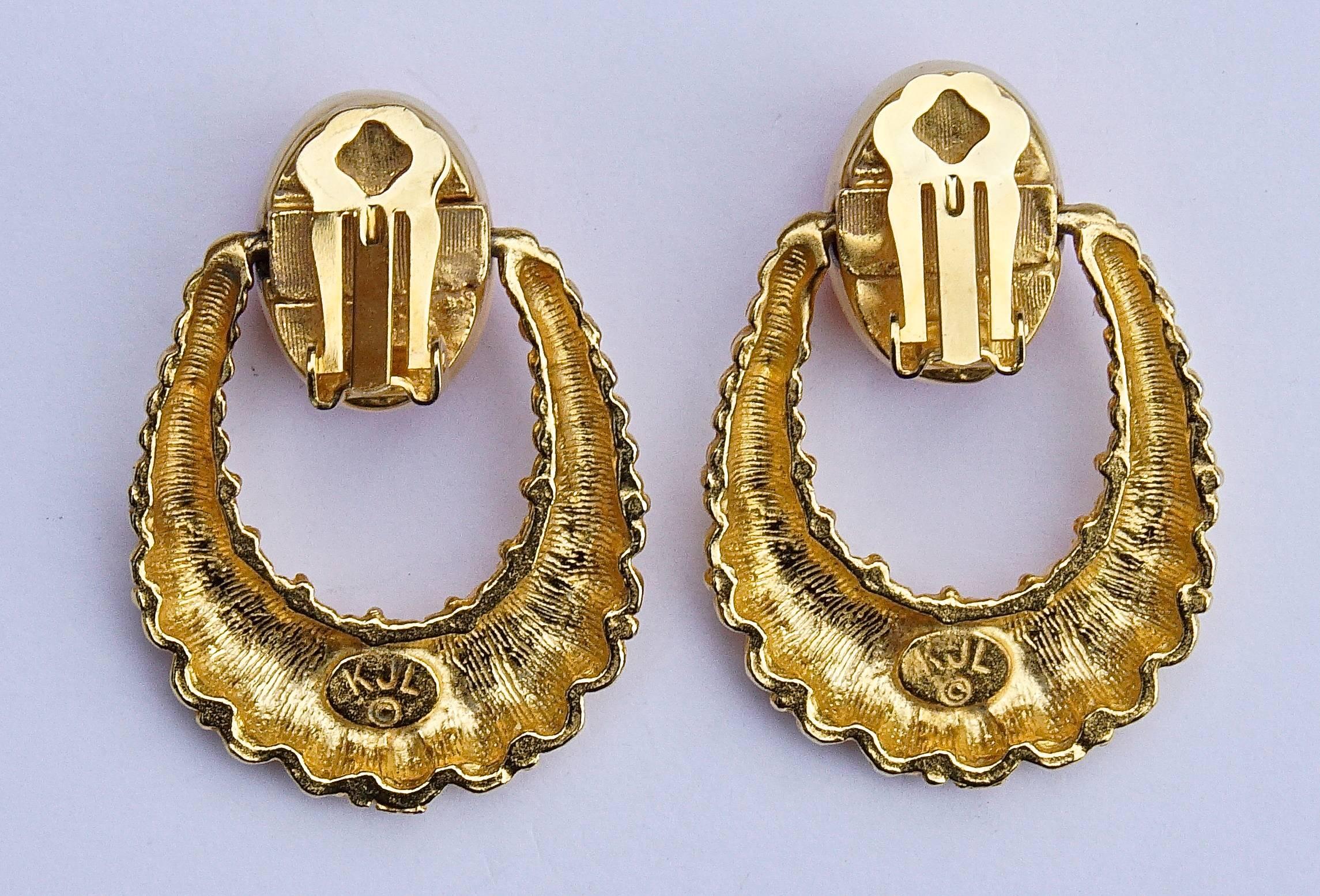 Kenneth Jay Lane 1980s Gold Tone and Faux Coral Hoop Clip On Earrings In Good Condition In London, GB
