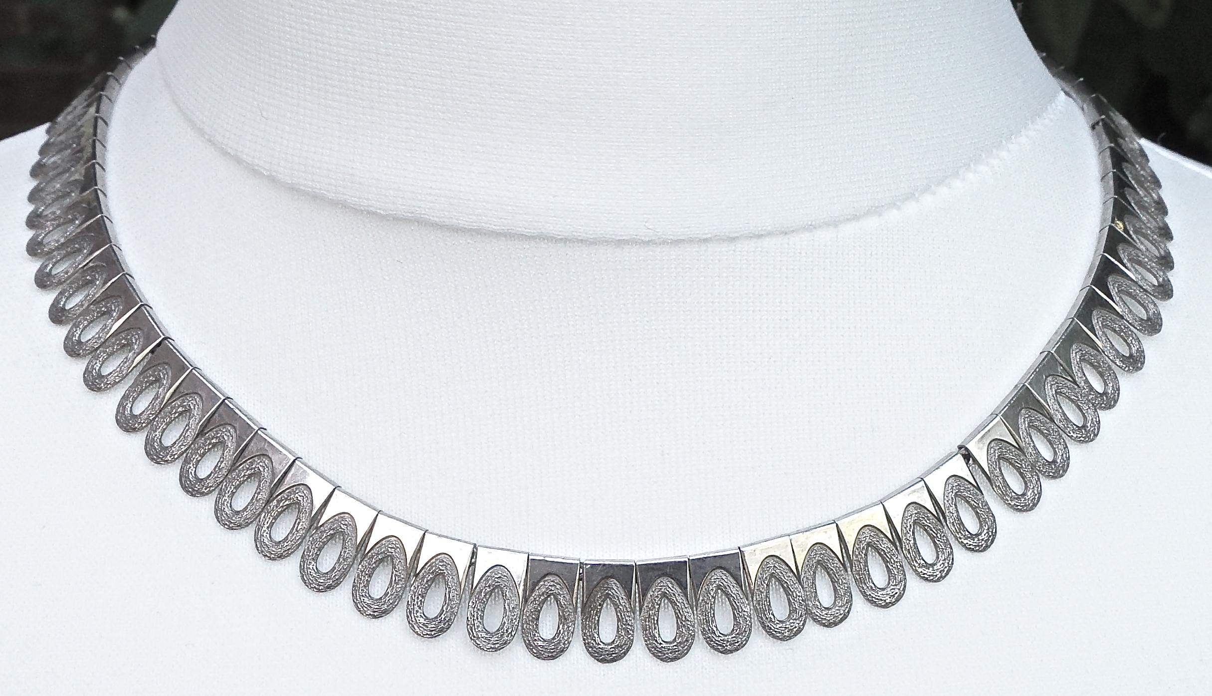 Women's 1970s Sterling Silver Shiny and Textured Oval Design Necklace, London import 