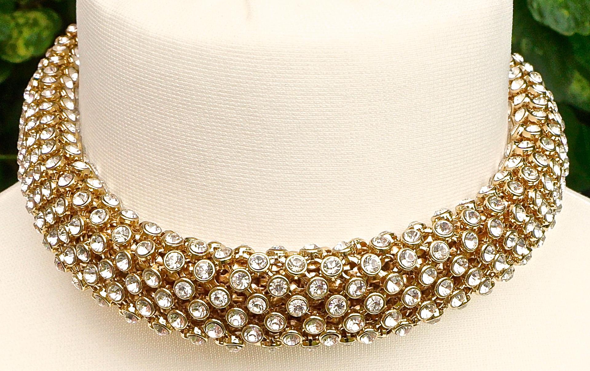 Fabulous vintage gold tone necklace completely embellished with clear rhinestones, circa 1980s. It is quite lightweight, and in very good vintage condition.
The necklace measures 41cm (16.14 inches) in length, 2cm (0.79 inch) in width and is depth