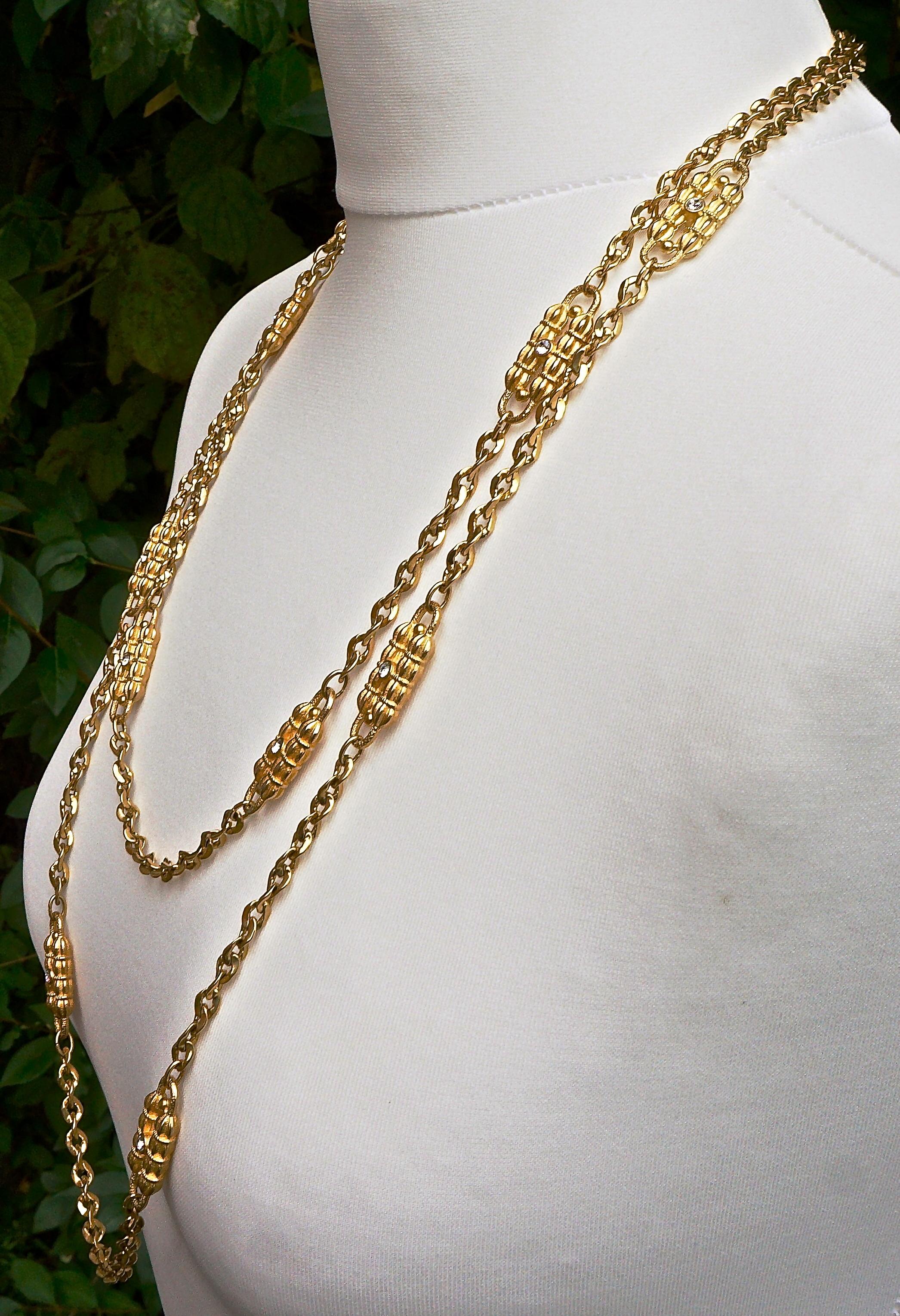 Camrose & Kross fabulous JBK Jacqueline Kennedy gold tone necklace, featuring a ridged paperclip design with rhinestones. There are two necklaces which can be worn together or separately. It can also be worn as one long necklace, or even a belt The