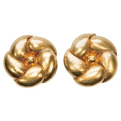 Vintage Gold Plated Hammered Flower Clip-On Statement Earrings - Les Bernard Vanity