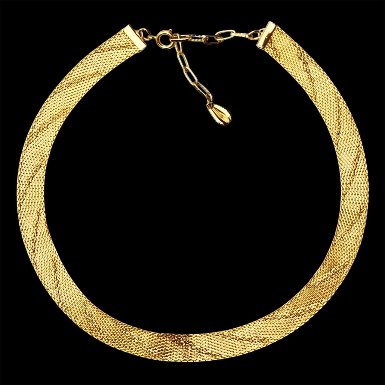 Collier texturé en plaqué or de style Revive égyptien circa 1980 en vente 3