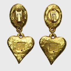 Orecchini a clip di grande effetto con cuore pendente in metallo dorato "Alexis Lahellec Paris"