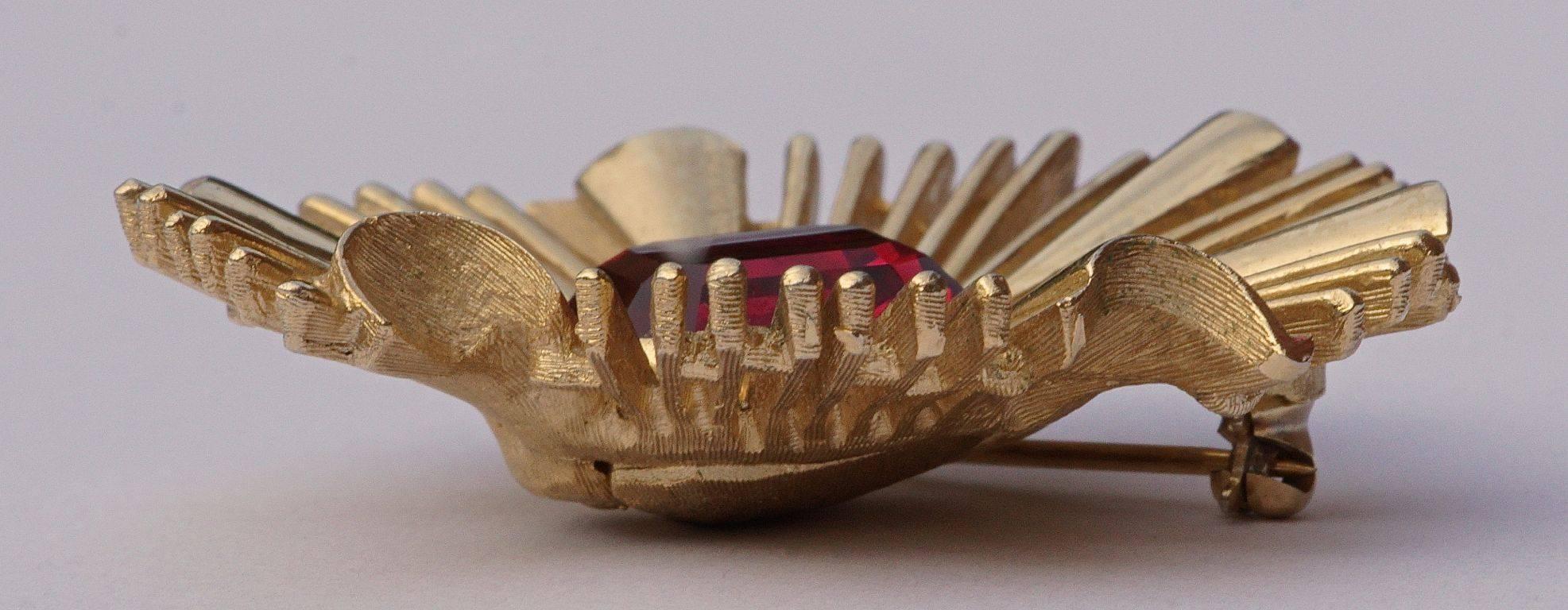 trifari gold brooch