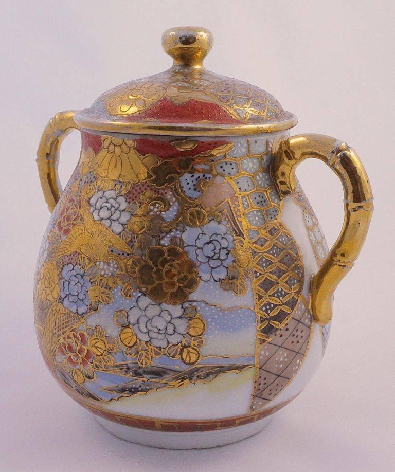 Dai Nippon beautiful gold, blue and terracotta hand painted porcelain jar, from the Meiji period 1868 - 1912. Measuring height 14cm / 5.5 inches, by maximum 15.2cm / 6 inches width. The jar is decorated with a scene depicting birds and flowers.