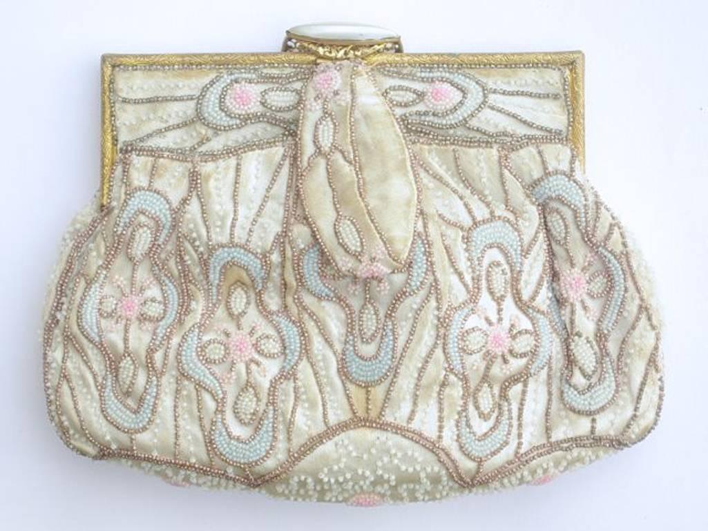Art Deco Bag with Blue and Pink Pastel Beads, and White and Bronze Beads In Good Condition In London, GB