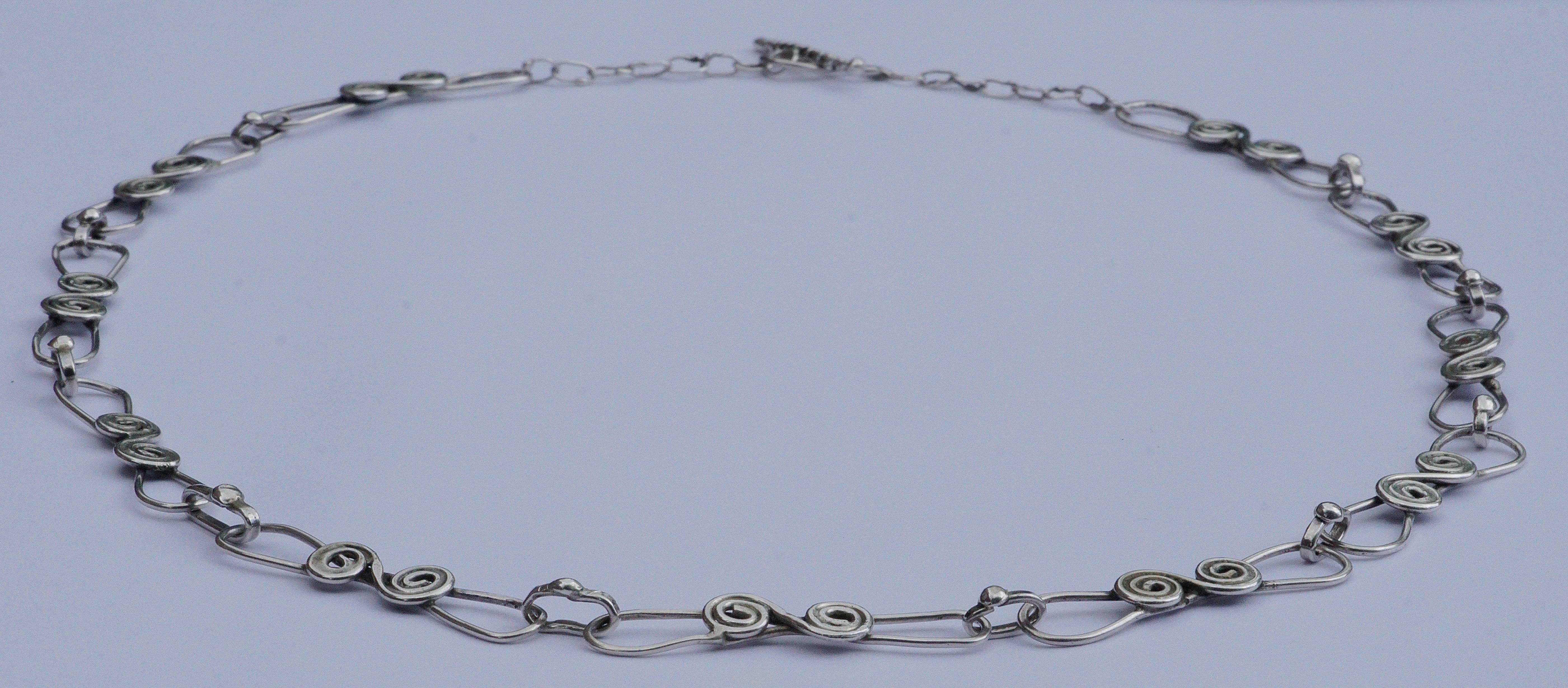 Silver Swirl Hand Forged Link Chain Necklace circa 1970s In Good Condition For Sale In London, GB