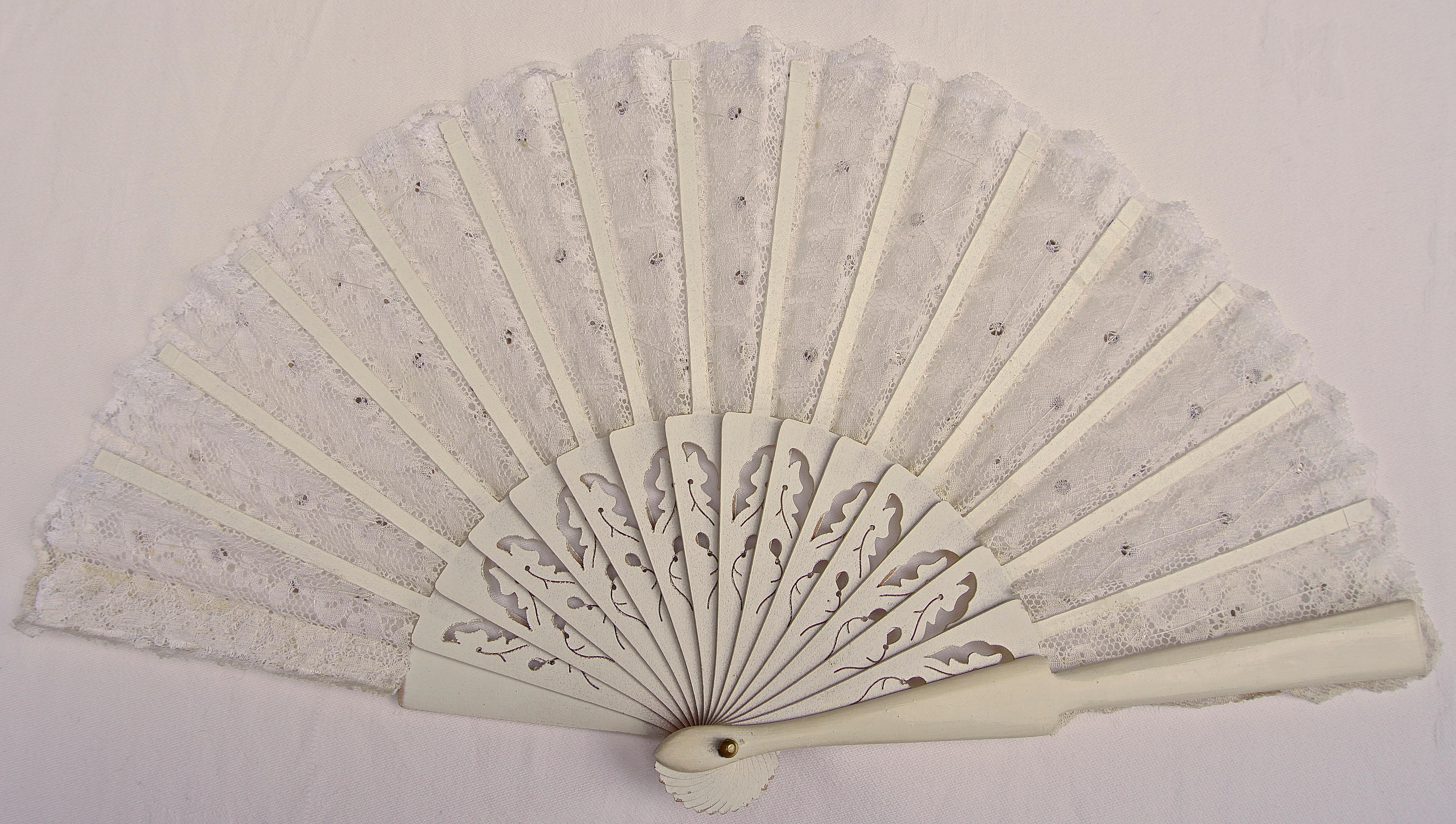 Vintage white lace handheld fan with hand sewn matt silver sequins. Measuring 35.6cm, 14 inches, by 20cm, 7.87 inches.
The wood frame and sticks are hand painted in shiny cream with gold decoration.

This beautiful fan is in very good condition, it