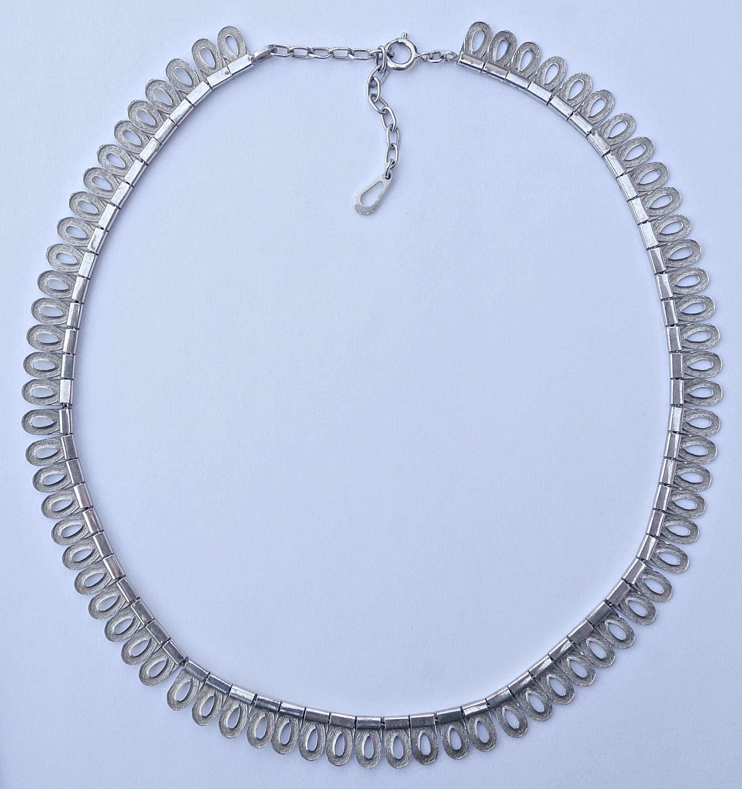 Stylish vintage sterling silver necklace featuring shiny links with a lovely textured oval design. Length 42.7cm, 16.81 inches, plus an extension chain of 4.8cm, 1.89 inches, and width 1.15cm, .45 inch. The necklace is stamped on the end link E Ld