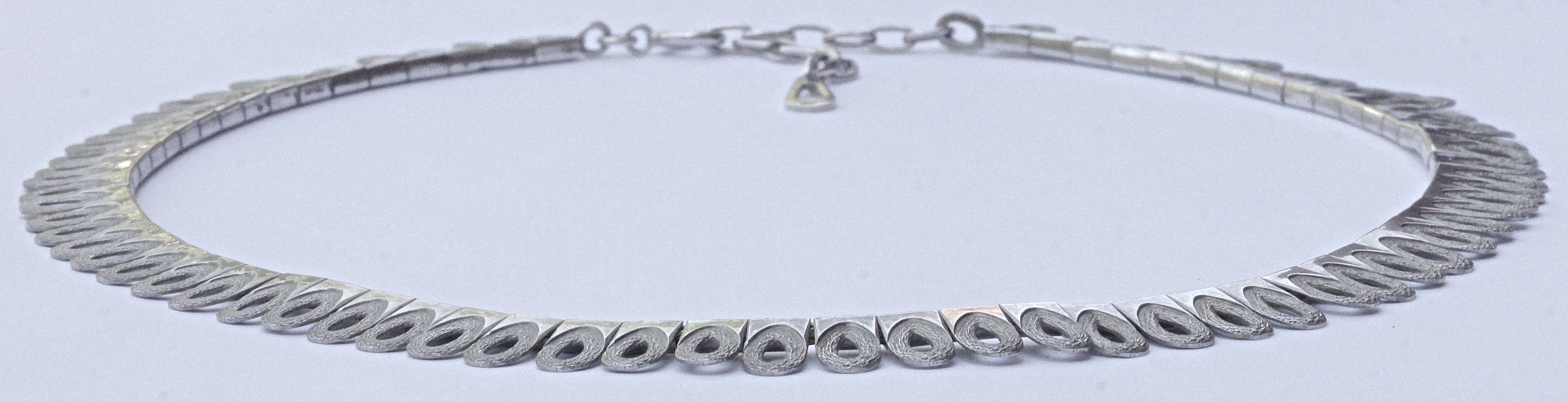 1970s Sterling Silver Shiny and Textured Oval Design Necklace, London import  2