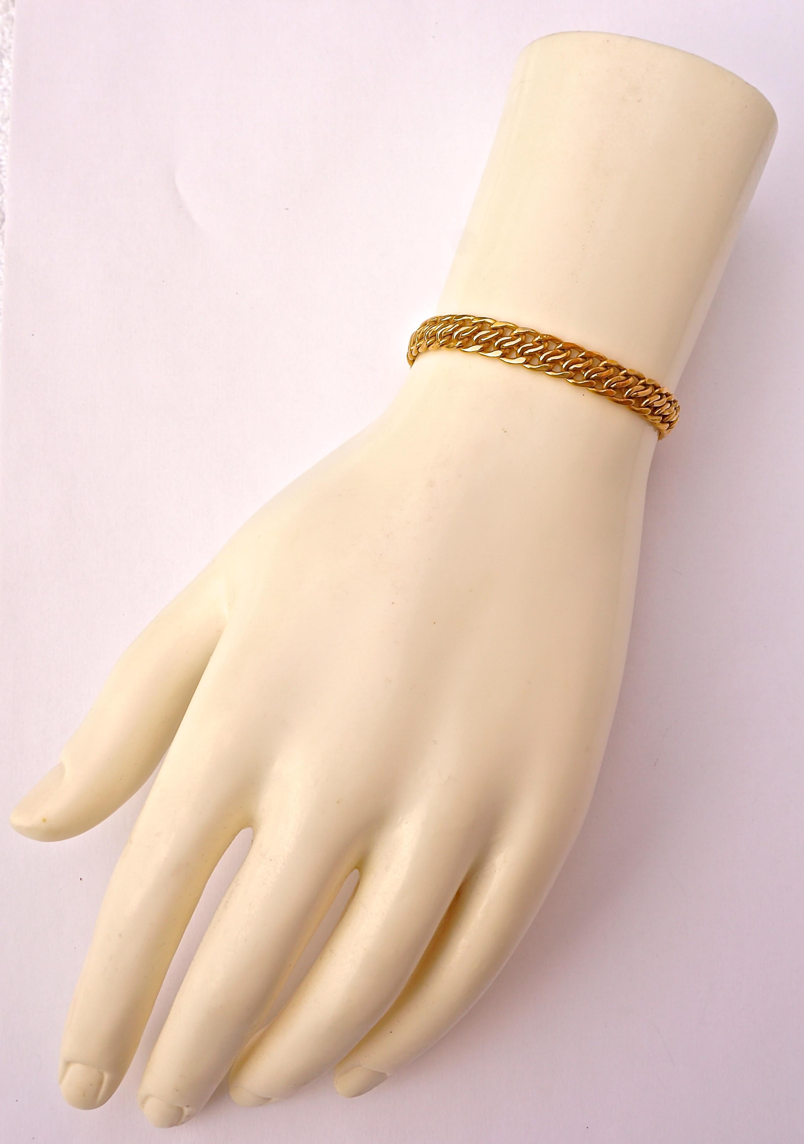 Stylish Milor 14K gold bracelet, featuring a fancy design inside curb link chain. The bracelet is stamped 14KT Italy Milor, and is length 18.3cm, 7.2 inches, width 6.5mm, .25 inch. A very few of the curb links have minor dents.

This is a beautiful