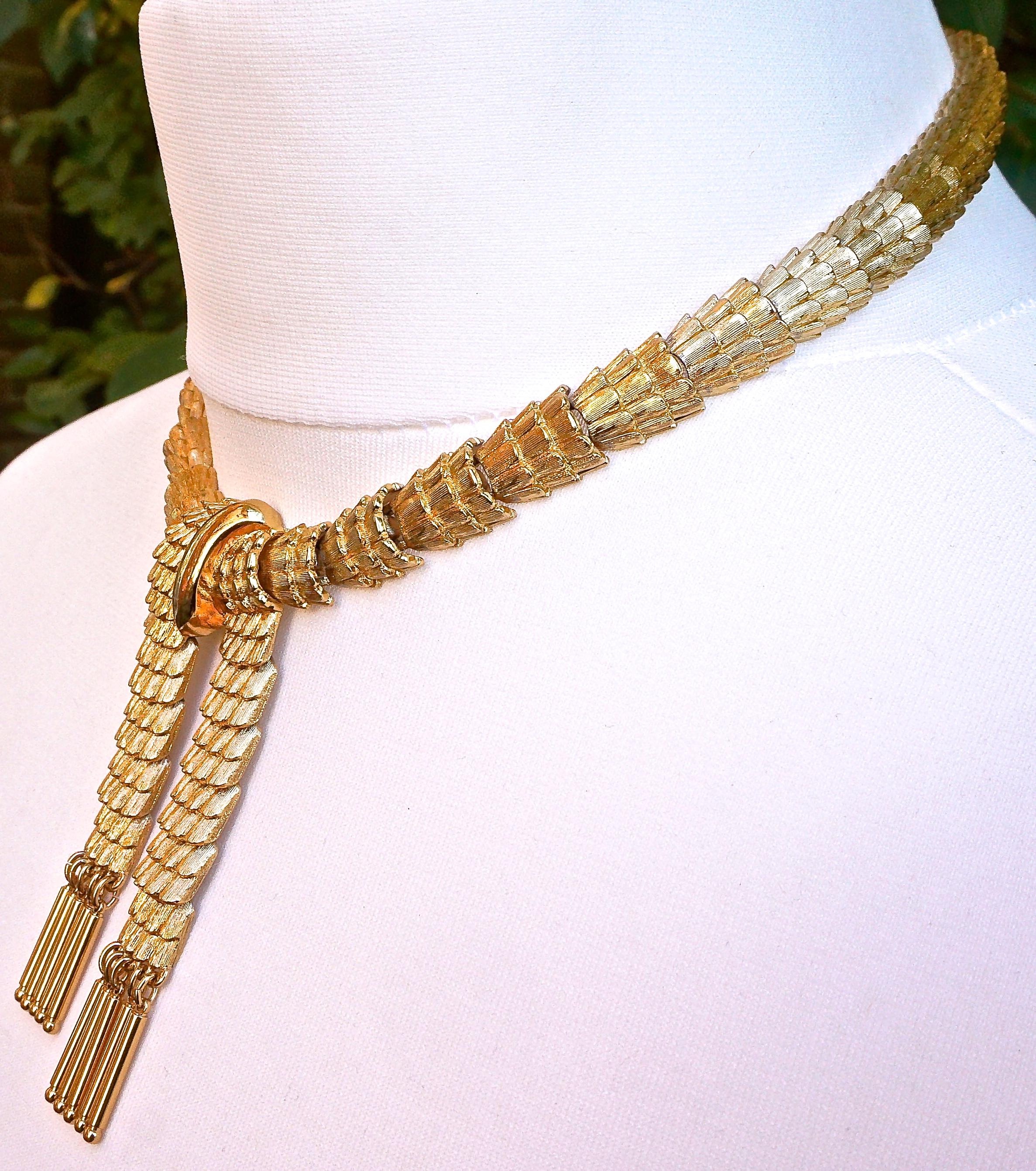 Women's Monet Gold Plated Textured Link Ribbon Collar Necklace, circa 1950s