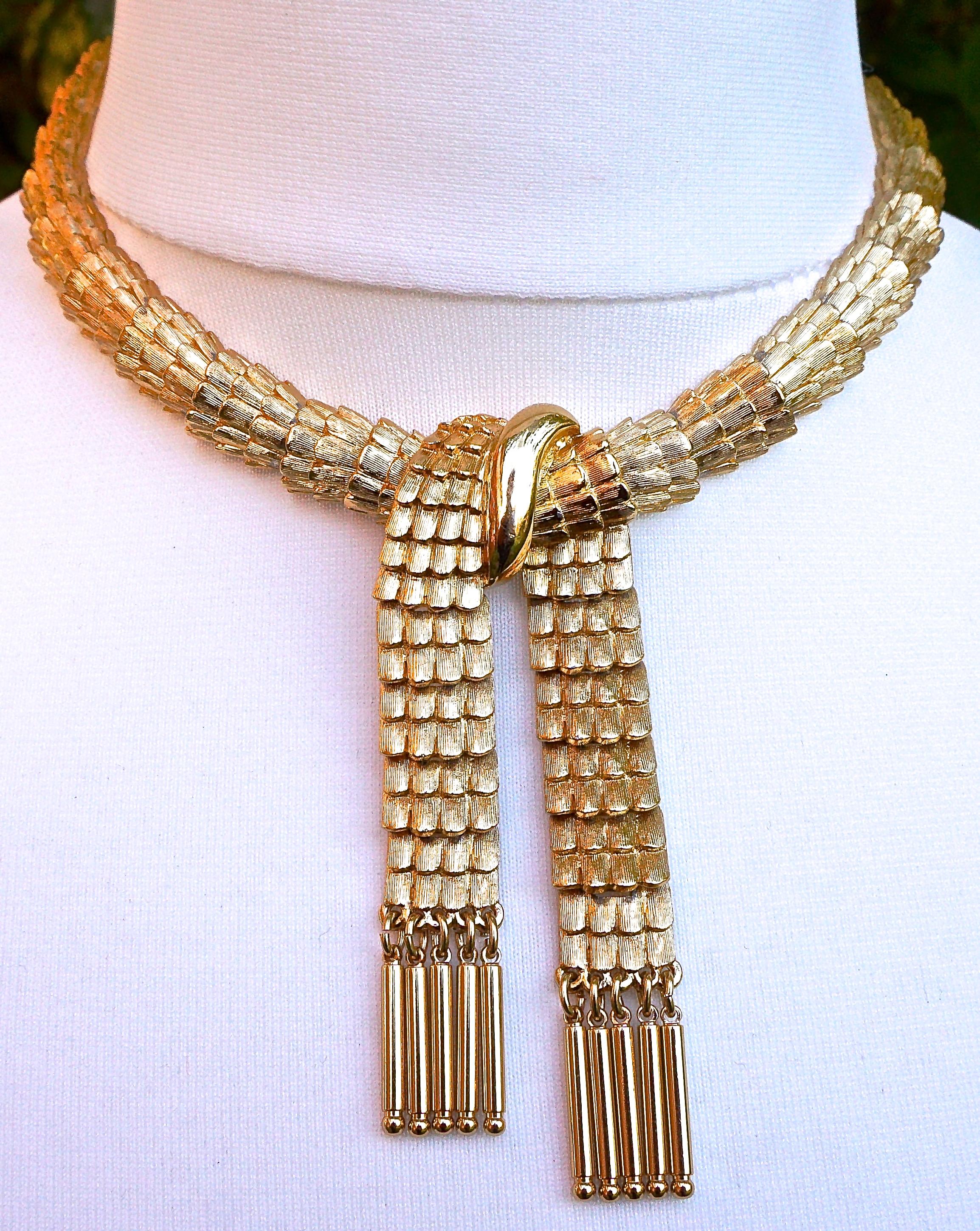 Monet Gold Plated Textured Link Ribbon Collar Necklace, circa 1950s In Good Condition In London, GB