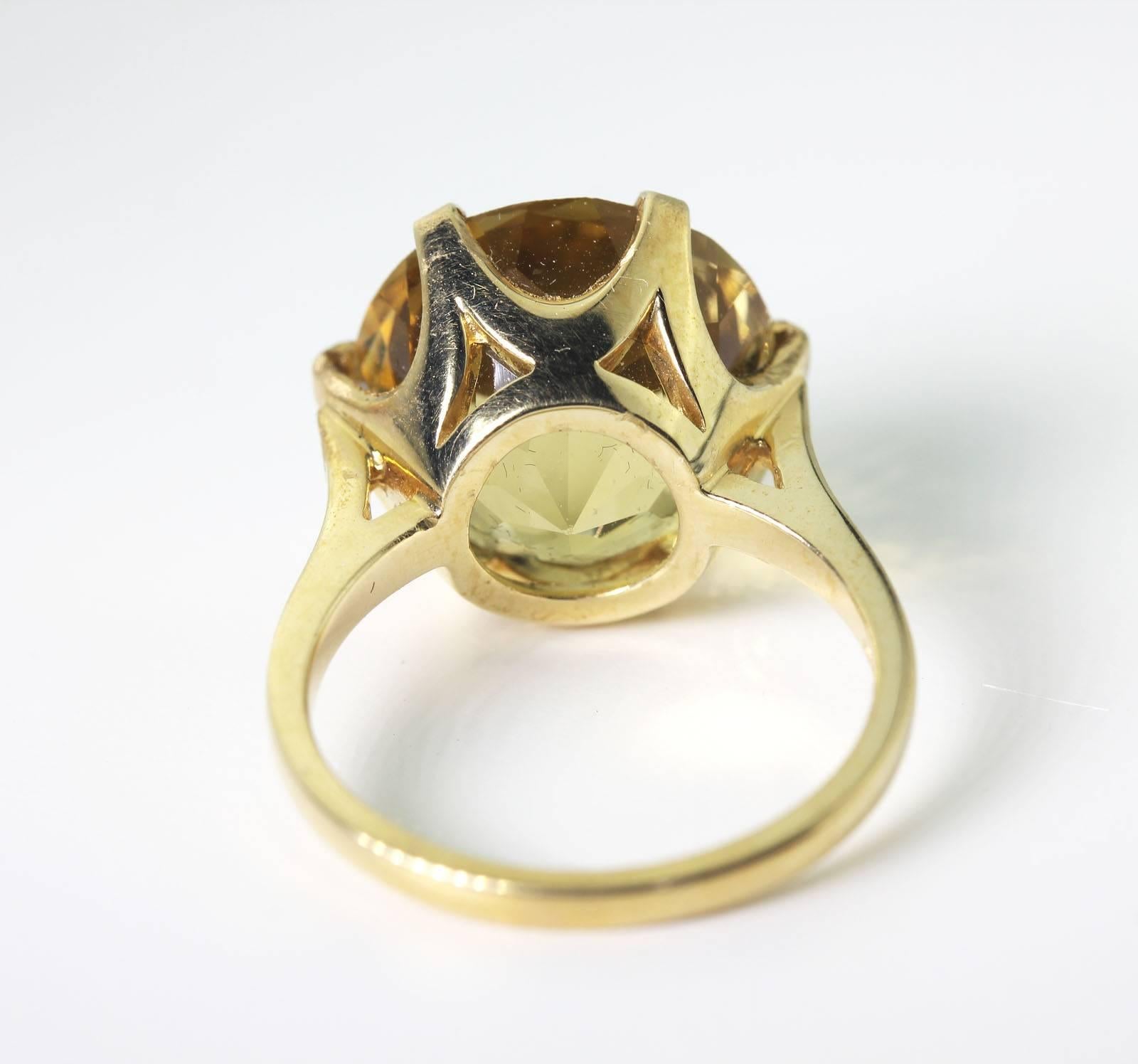 Yellow Citrine Gold Ring In Excellent Condition In Raleigh, NC