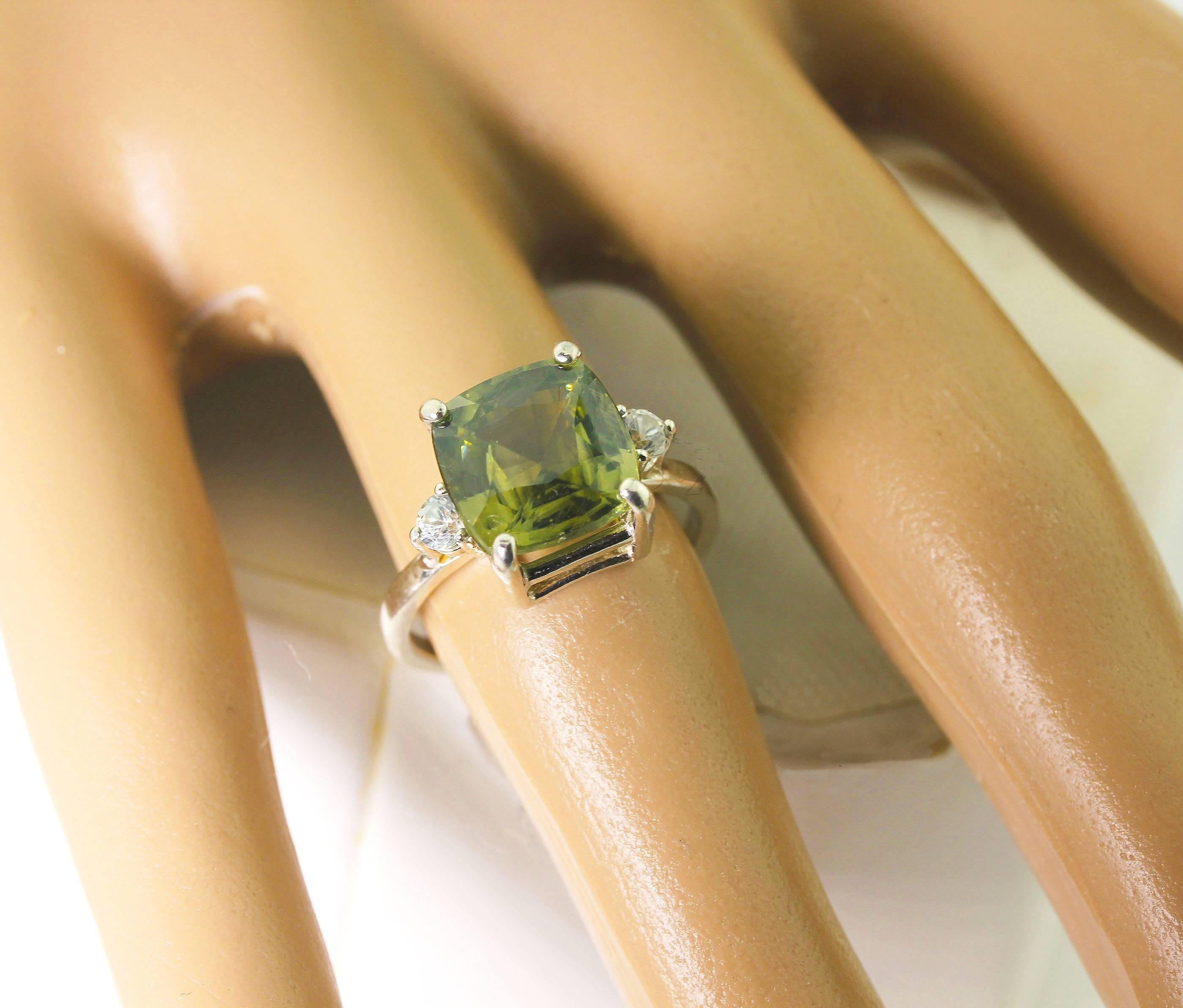 Rare Unique 6.7 Carat Green Spinel and Zircon Fashion Ring 2