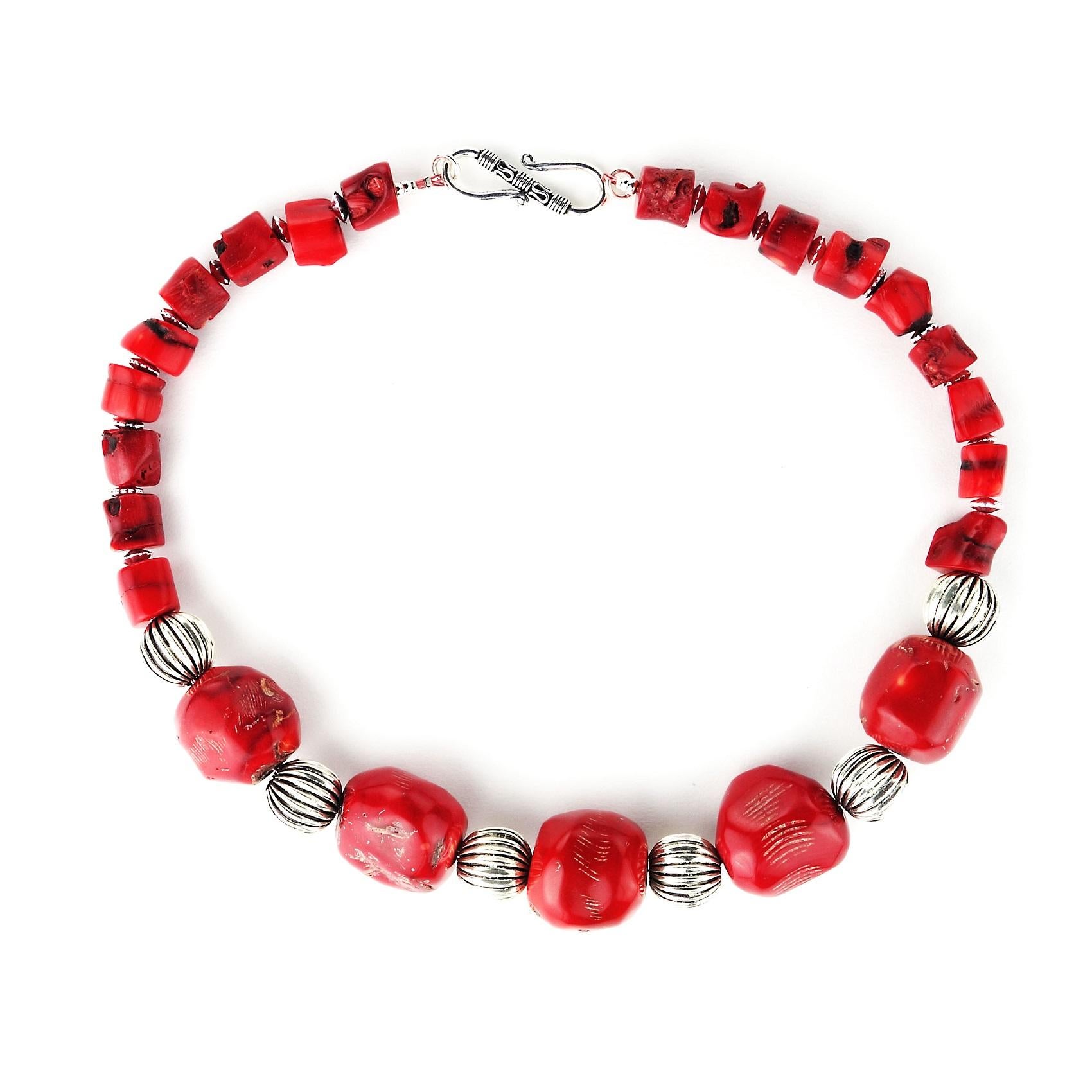 Gemjunky Red Coral Necklace with Silver Tone Accents In New Condition In Raleigh, NC