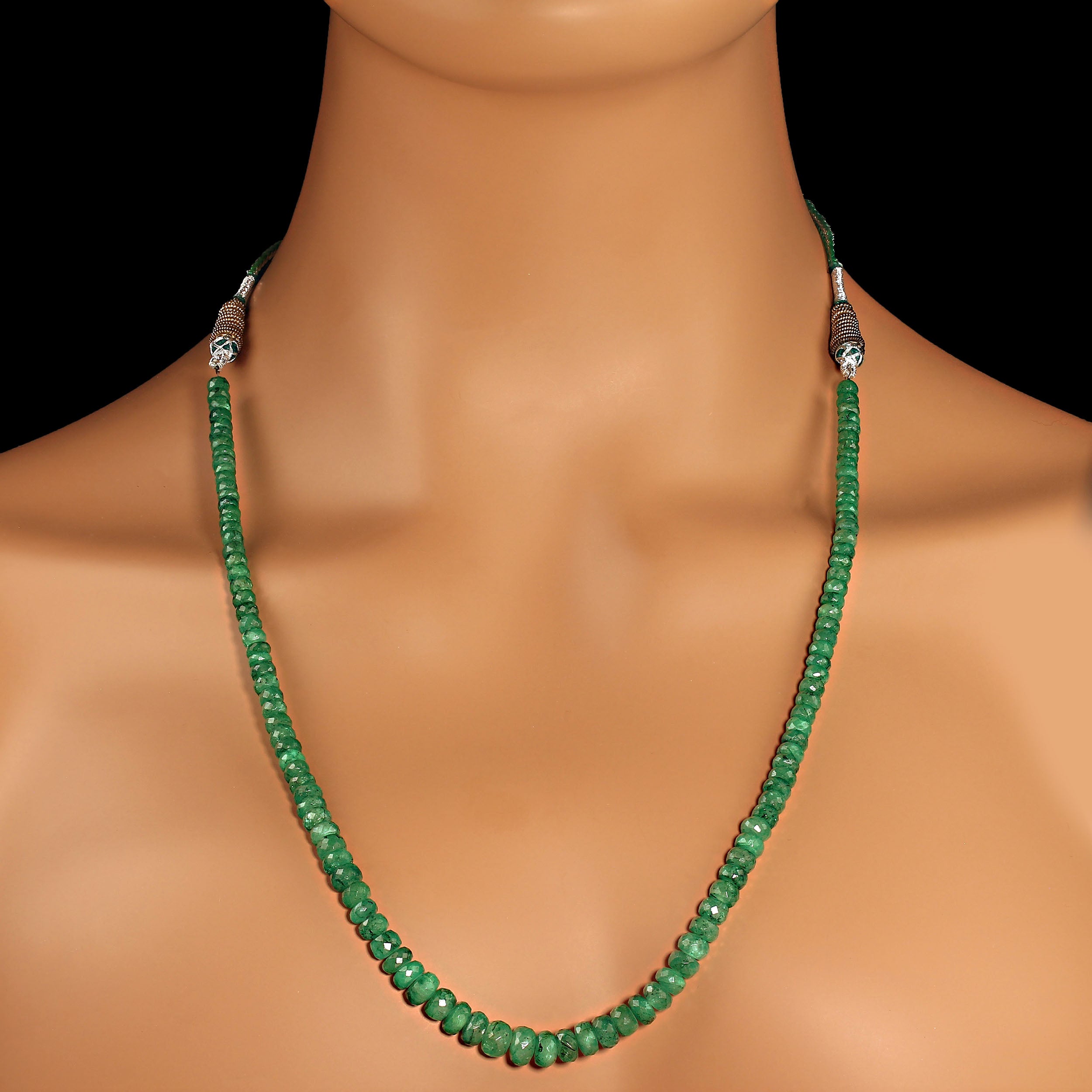 AJD Elegant Emerald 15 Inch expandable graduated necklace   For Sale