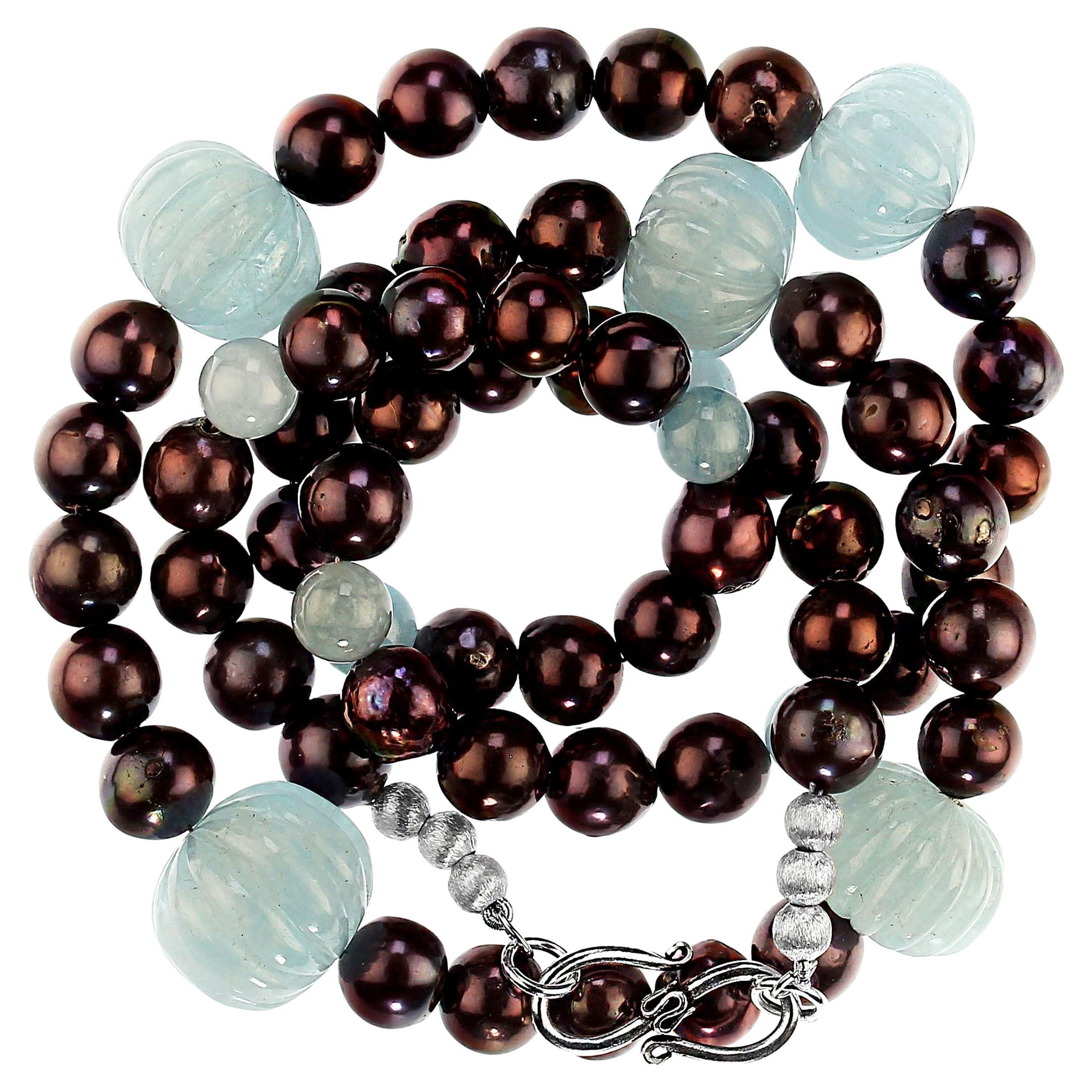 28-Zoll-Statement-Halskette - leuchtende braune Perlen und atemberaubende Aquamarin-Akzente

Hinterlassen Sie einen unvergesslichen Eindruck mit dieser 28 cm langen Statement-Halskette, die die reiche Eleganz von 10 mm großen, leuchtenden braunen