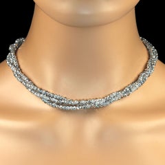 AJD 18 Zoll Holiday Sparkle in dieser dreistrangigen Kristall-Halskette