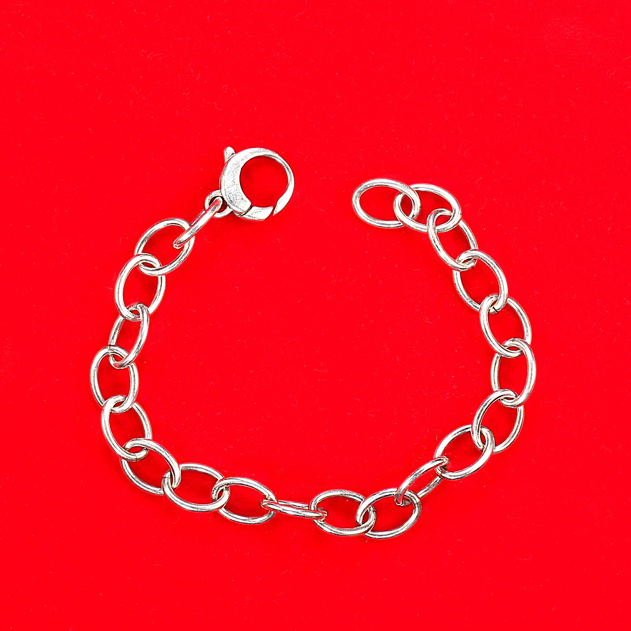 Elegante bracciale A Link da 7 pollici in argento Argentium - Perfetto per tutte le occasioni

Scopri la versatilità e la bellezza di questo bracciale a maglie in argento Argentium da 7 pollici, un pezzo straordinario che si abbina senza sforzo a