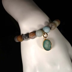 Mehrfarbiges, mattes, elastisches Amazonit-Armband mit Druzy-hänger, mehrfarbig