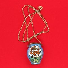 AJD, pendentif vase cloisonné vintage et chaîne en or 18 carats